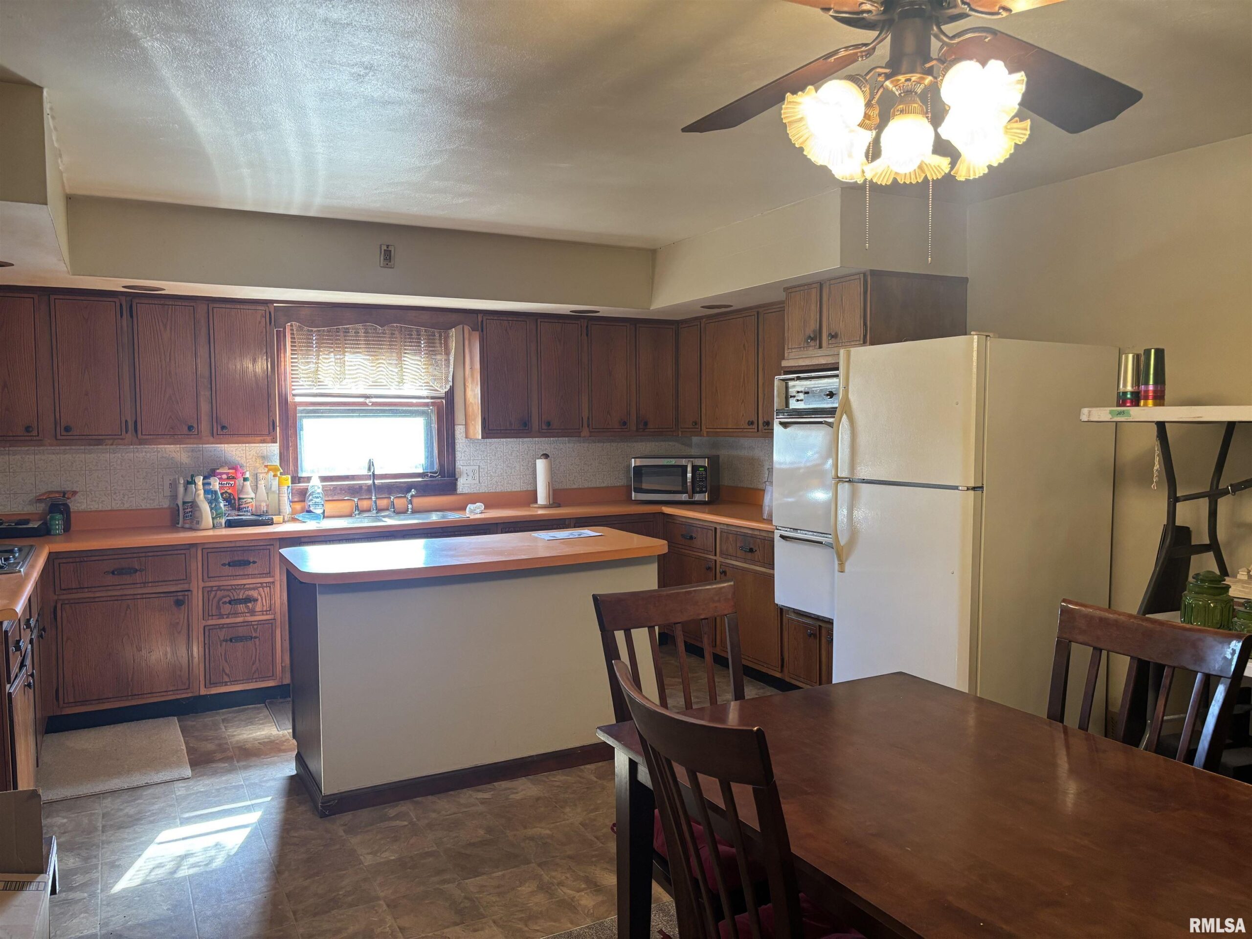 10206 E County Highway 14 Road Lewistown IL