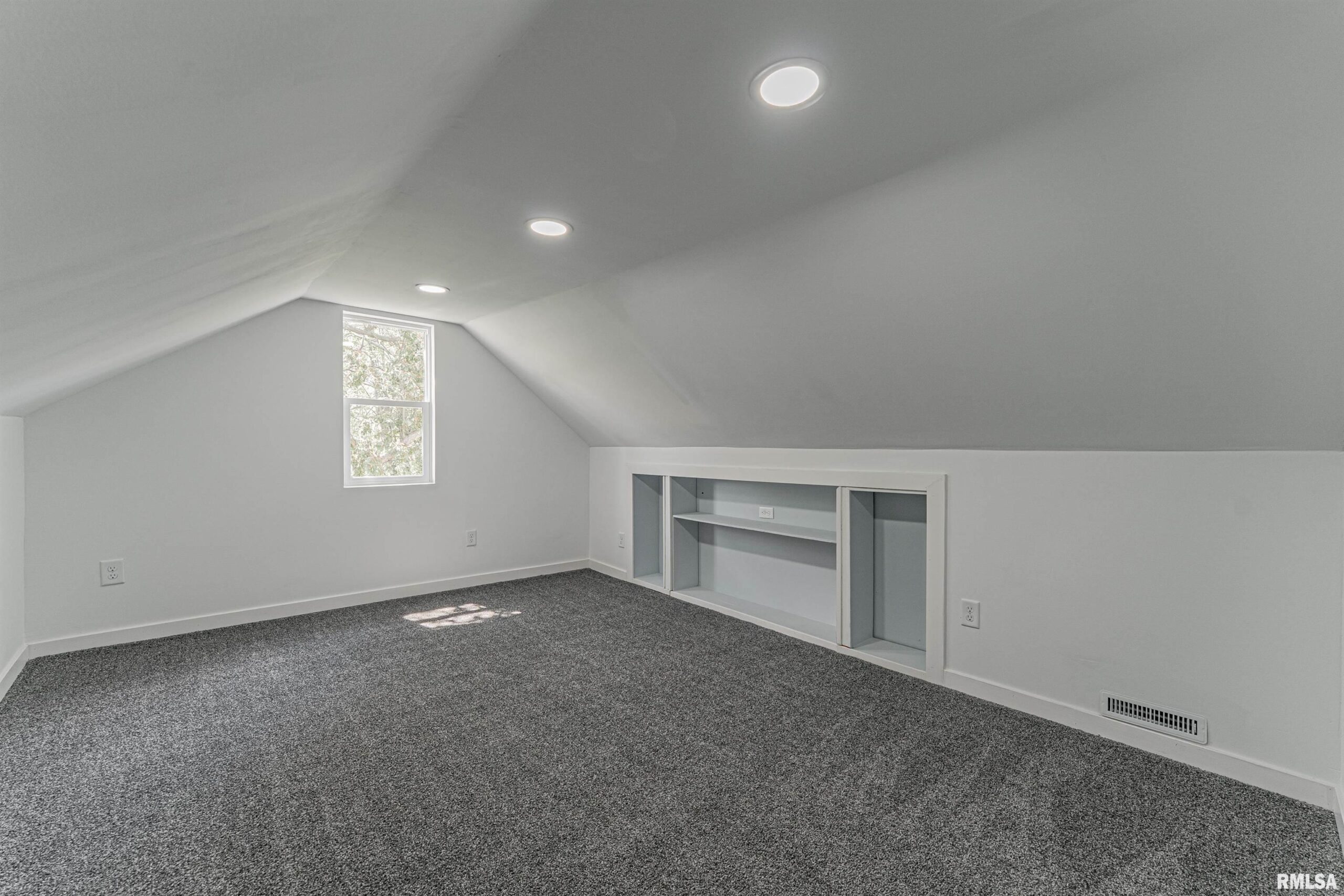 415 N ADAMS Street Lincoln IL