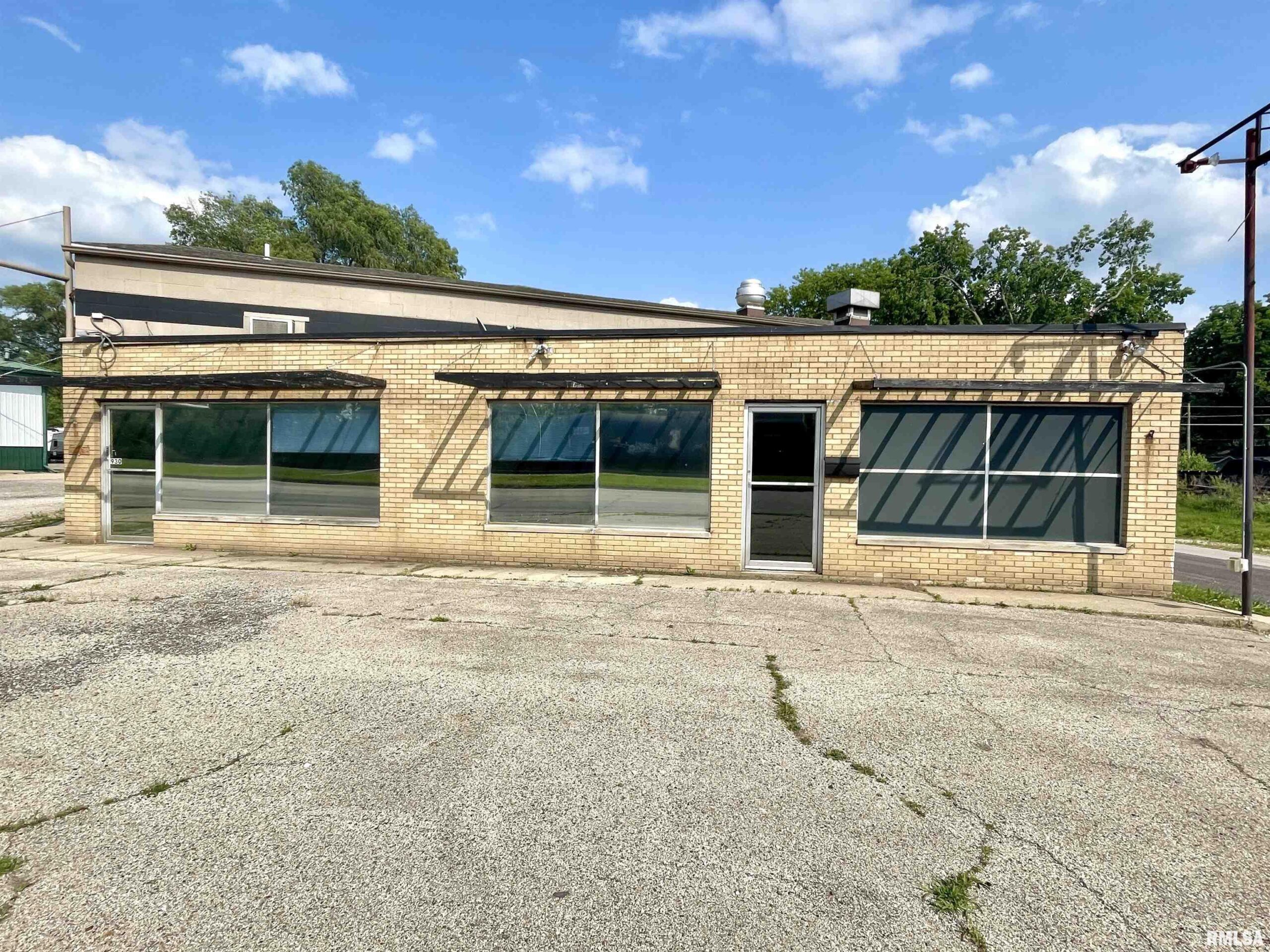 930 S 2ND Street Pekin IL