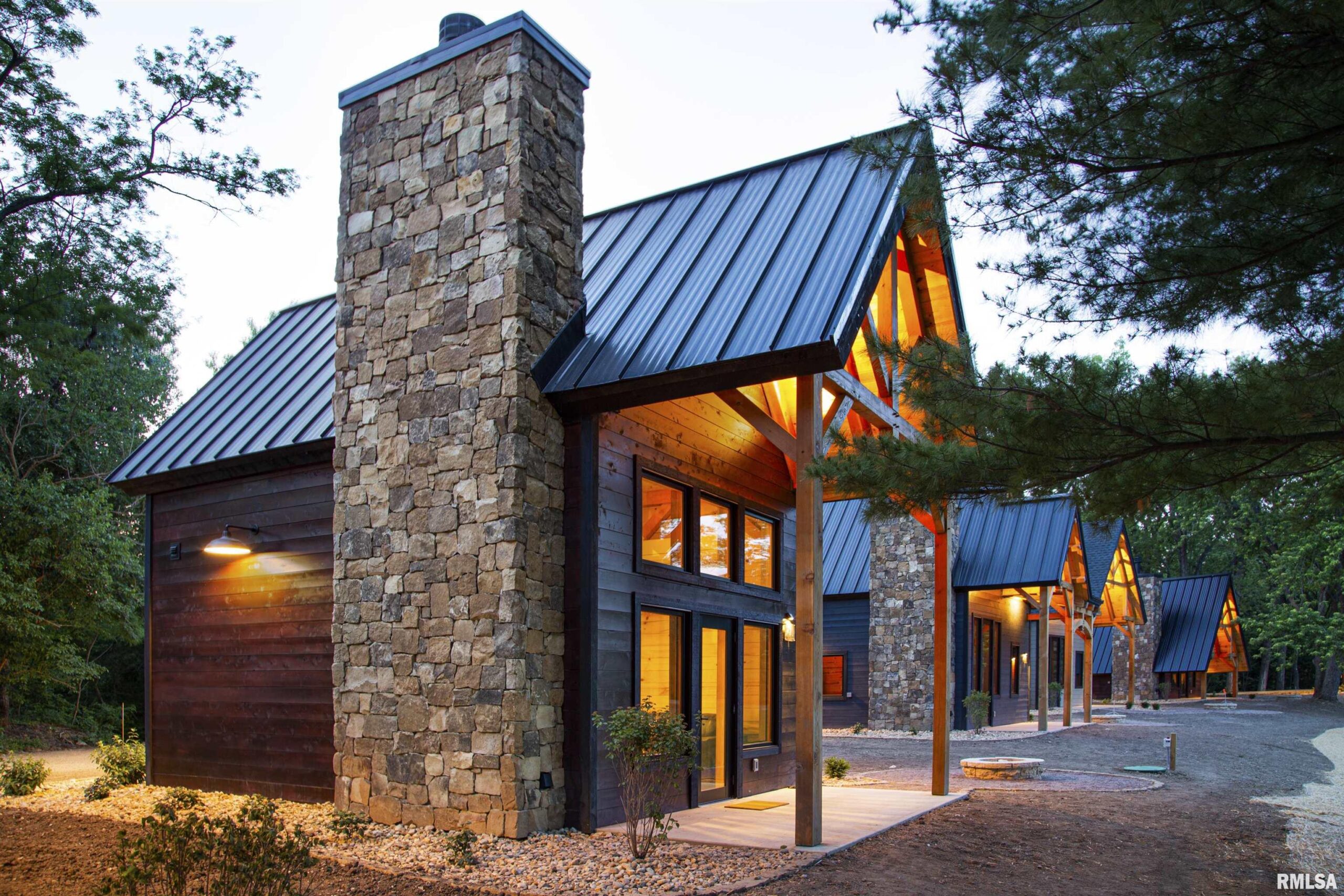 1667 SHERWOOD Road Dahinda IL