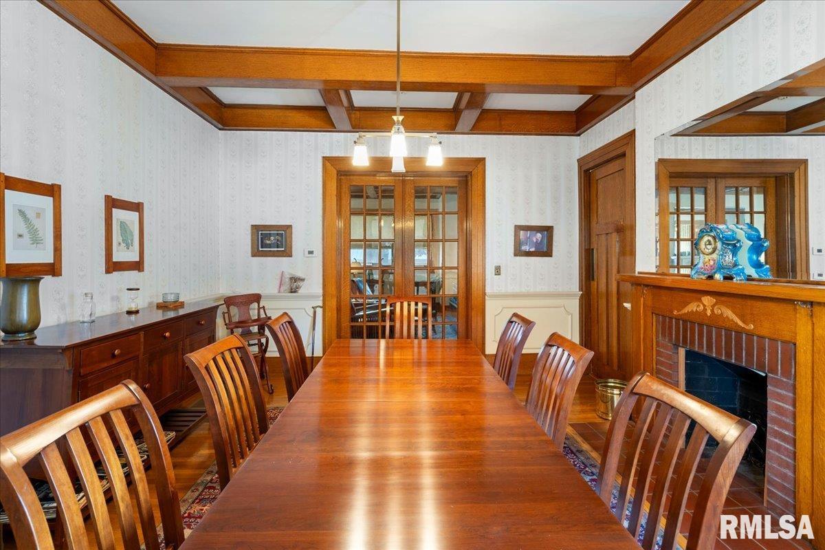 216 W POPLAR Street Harrisburg IL