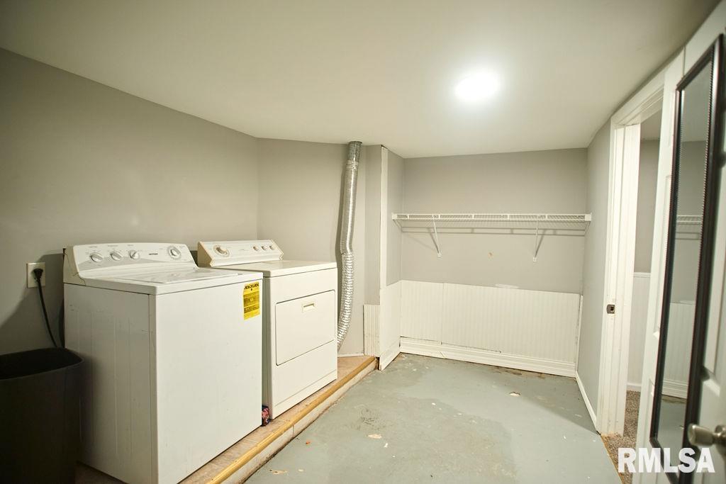 436 E HICKORY Grove Quincy IL