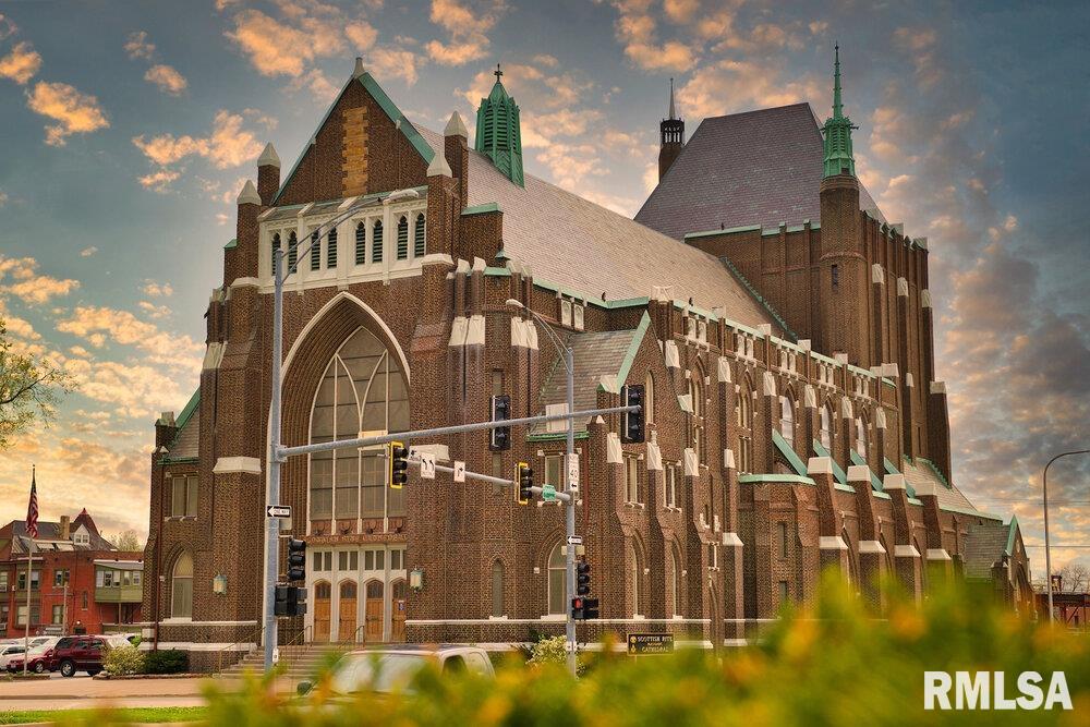 400 NE PERRY Avenue Peoria IL