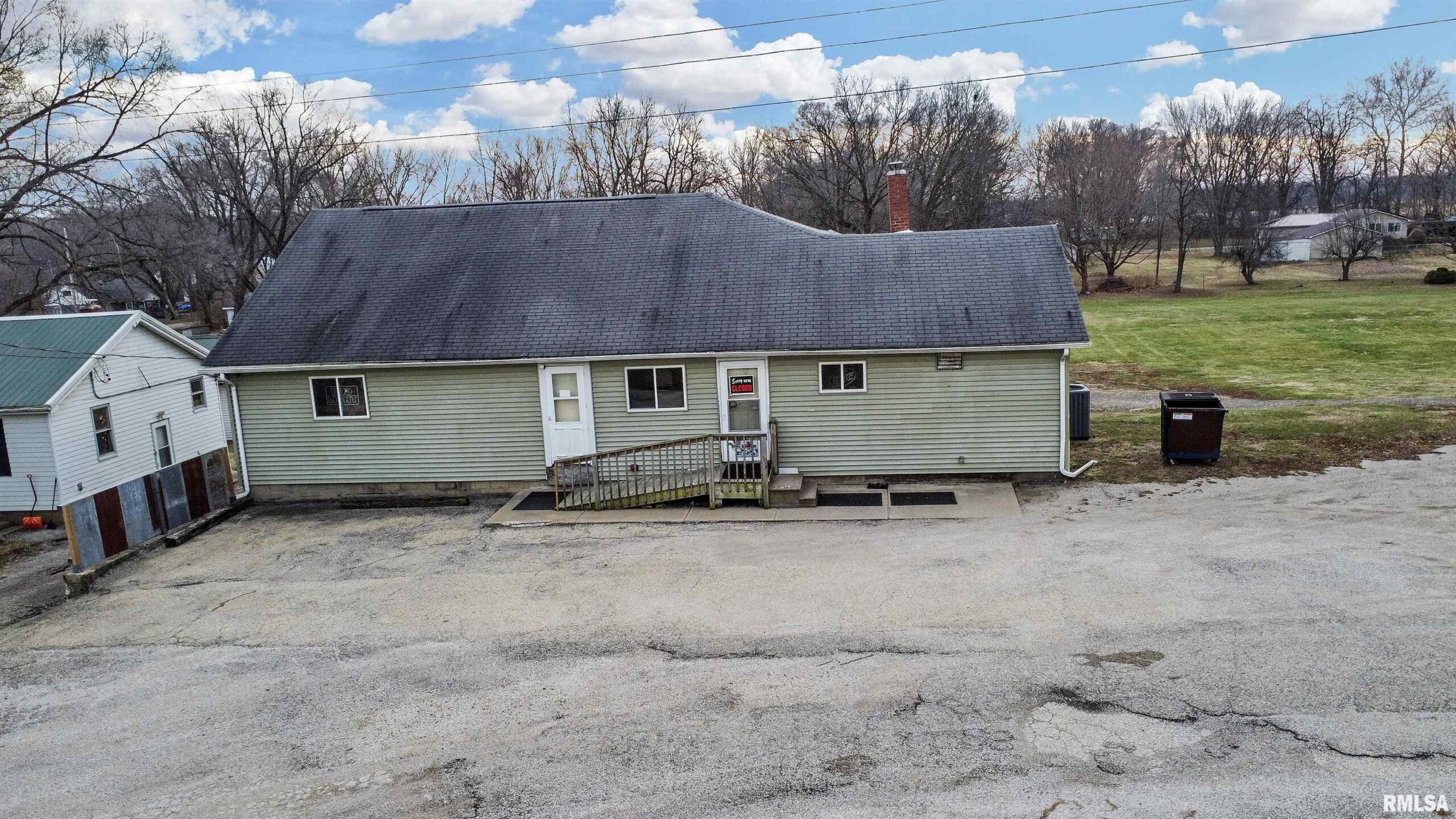 220 N VALLEY VIEW Drive Canton IL