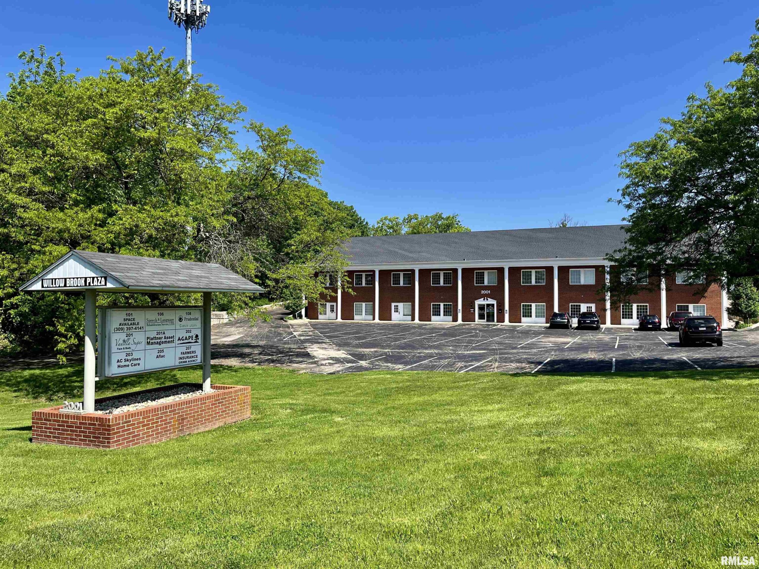 2001 W WILLOW KNOLLS Road Peoria IL