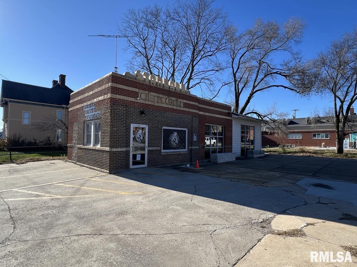 233 E JACKSON Street Macomb IL