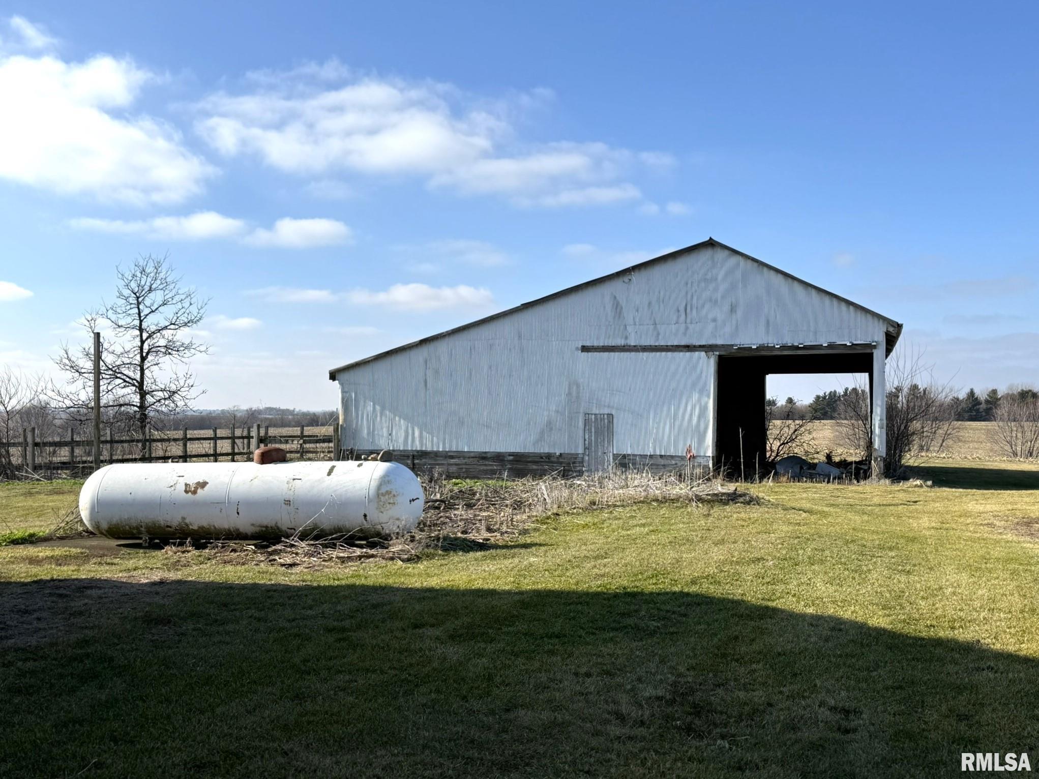 2832 IL Route 17 Galva IL