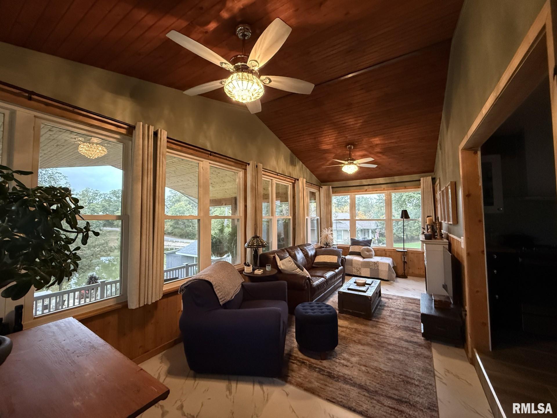 86 & 87 LAKE WARREN Drive Monmouth IL