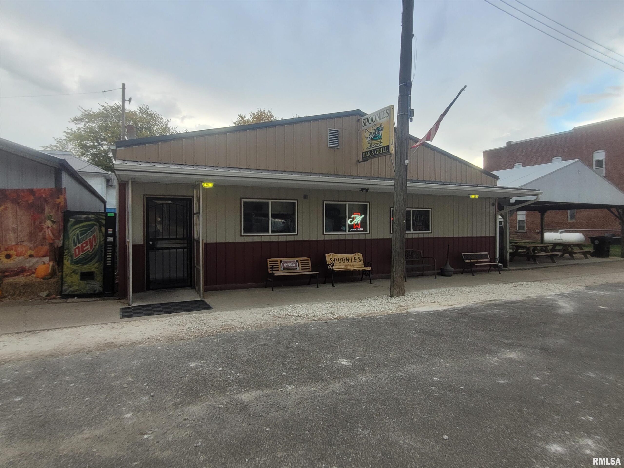 103 3RD Street London Mills IL