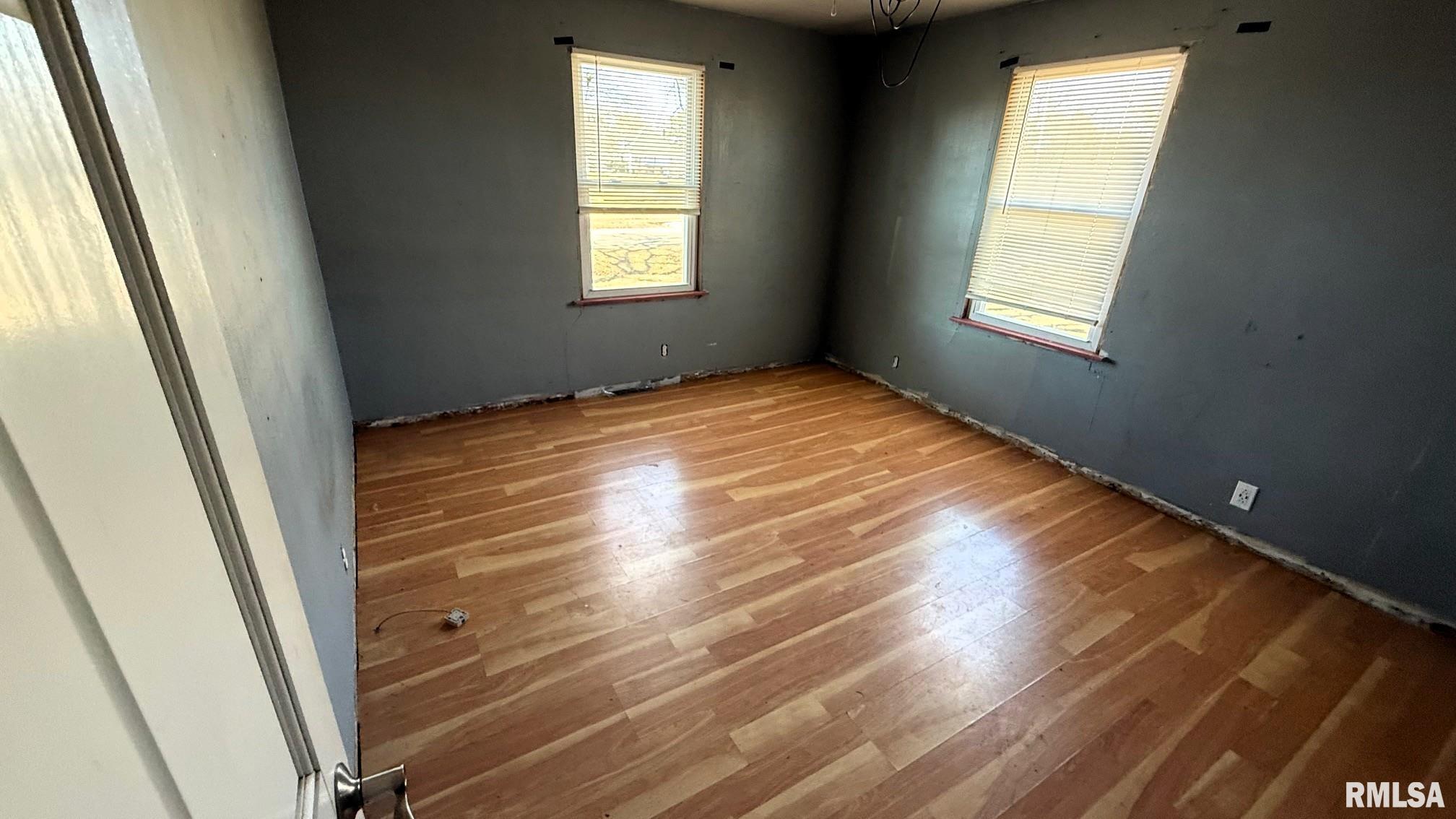 108 N LOCUST Street Roberts IL