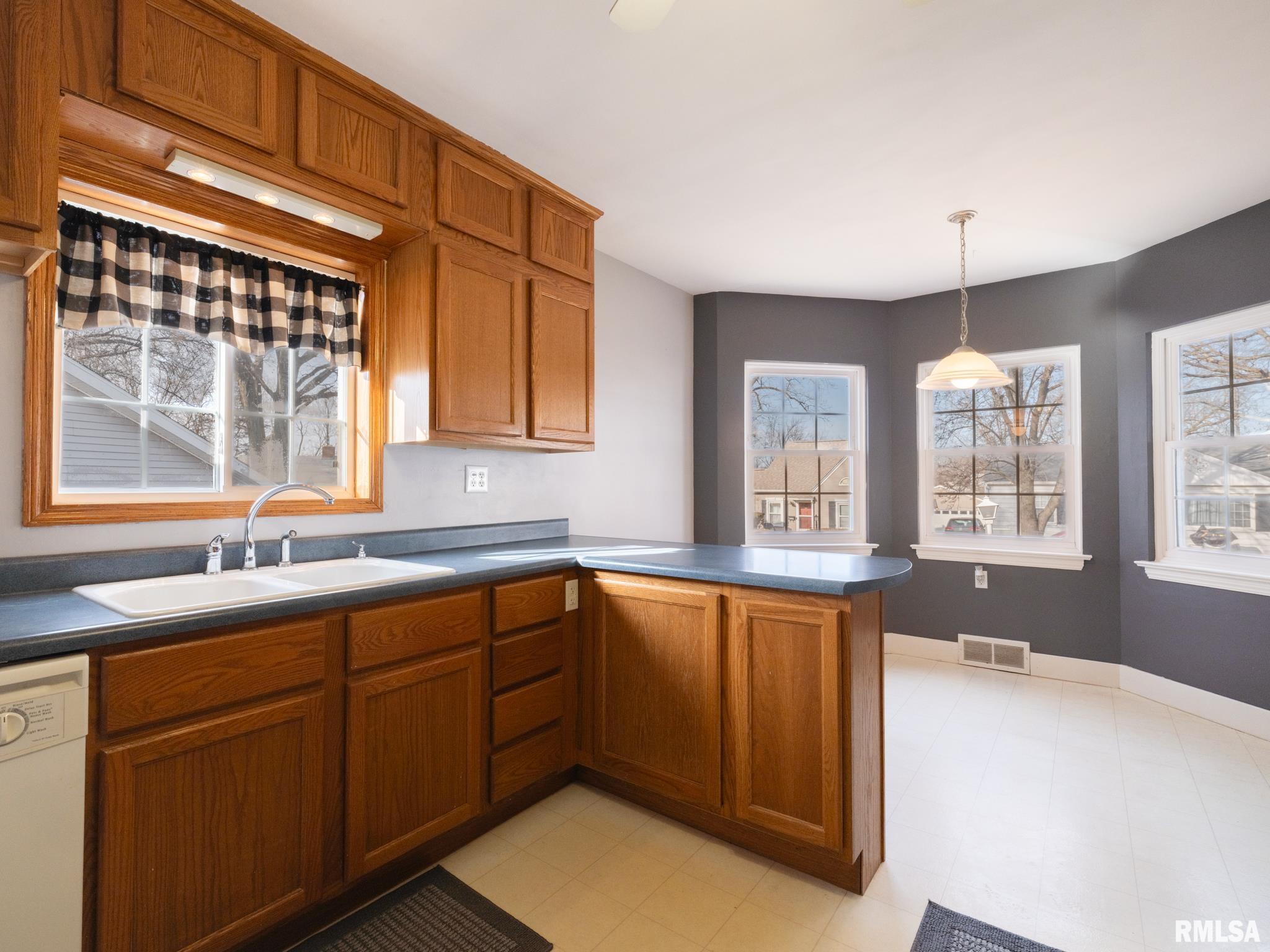 1606 CIRCLE Road Peoria IL