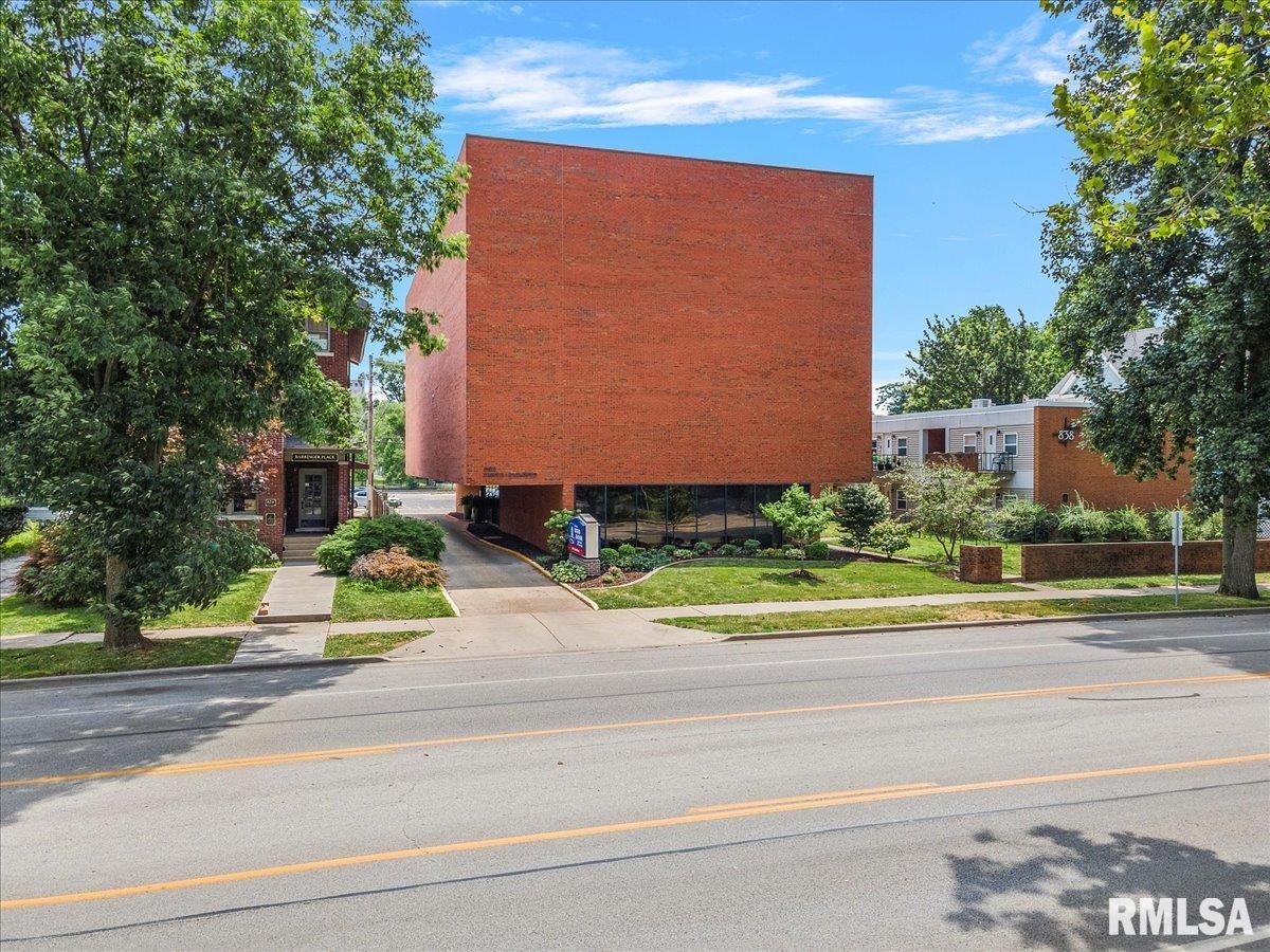 828 S 2ND Street Springfield IL