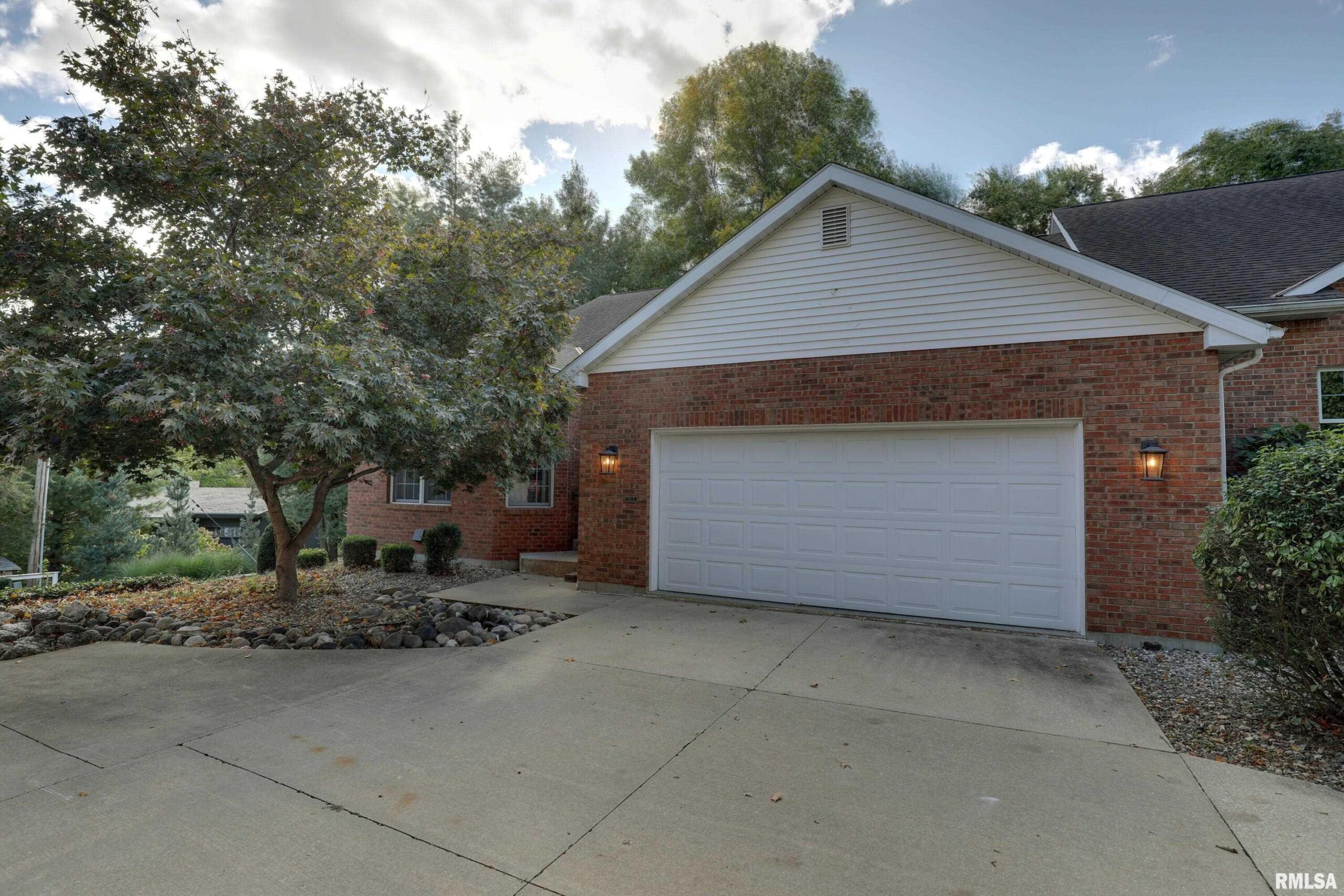 127 KNOLLWOOD Drive Quincy IL