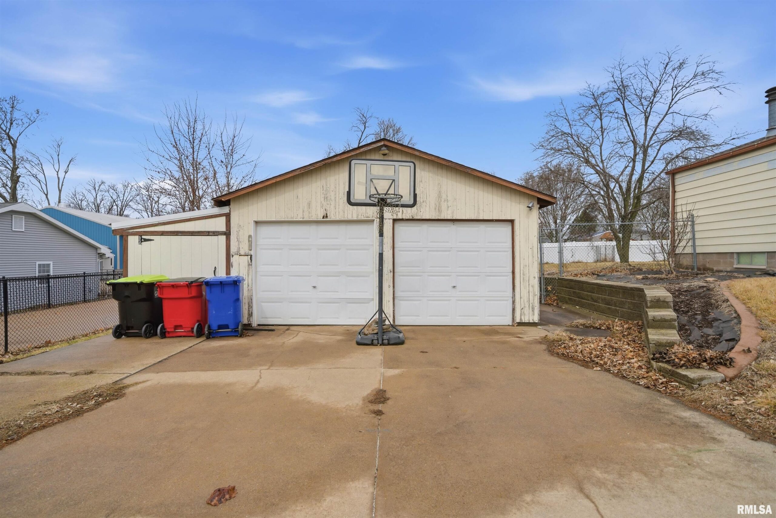 805 W MAIN Street Elmwood IL