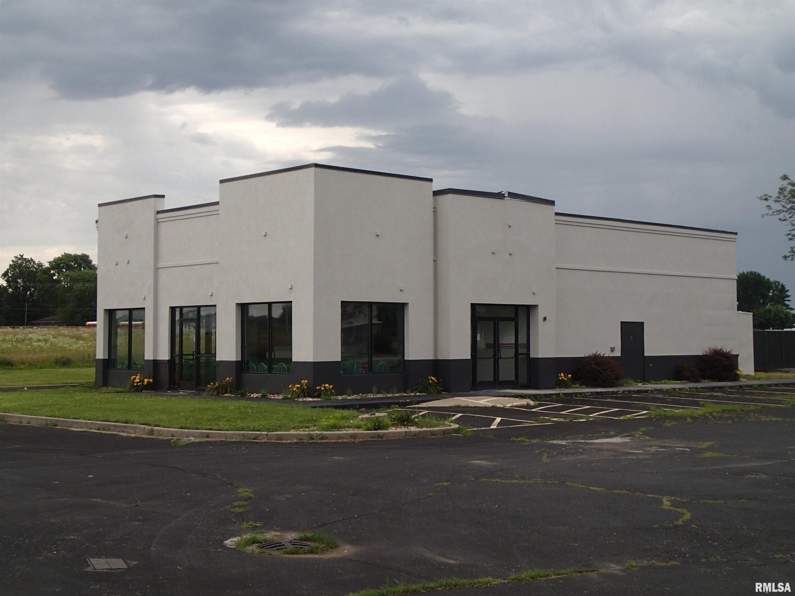 2775 WOODLAWN Road Lincoln IL