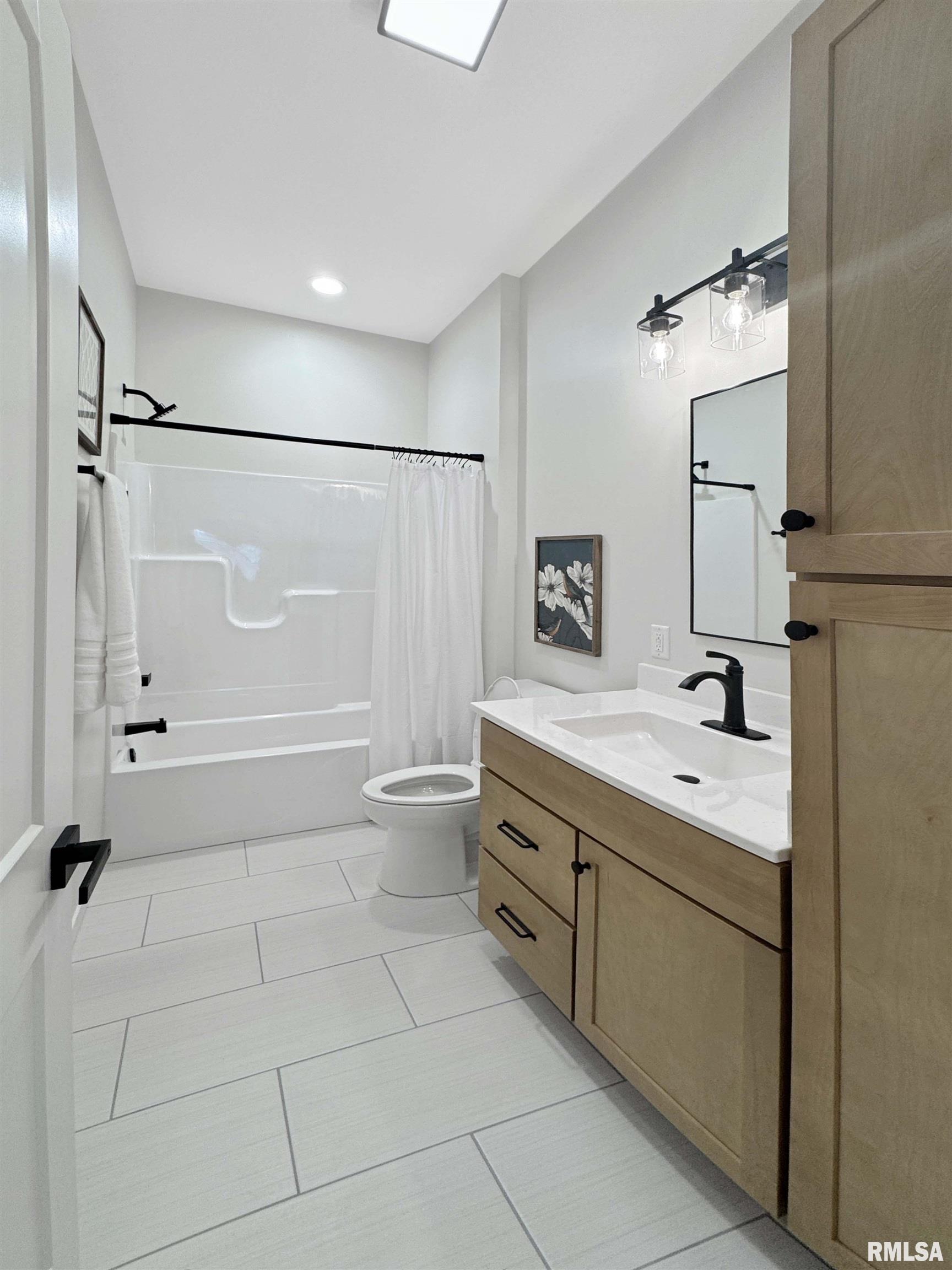 28 Neylon Street Mt Sterling IL