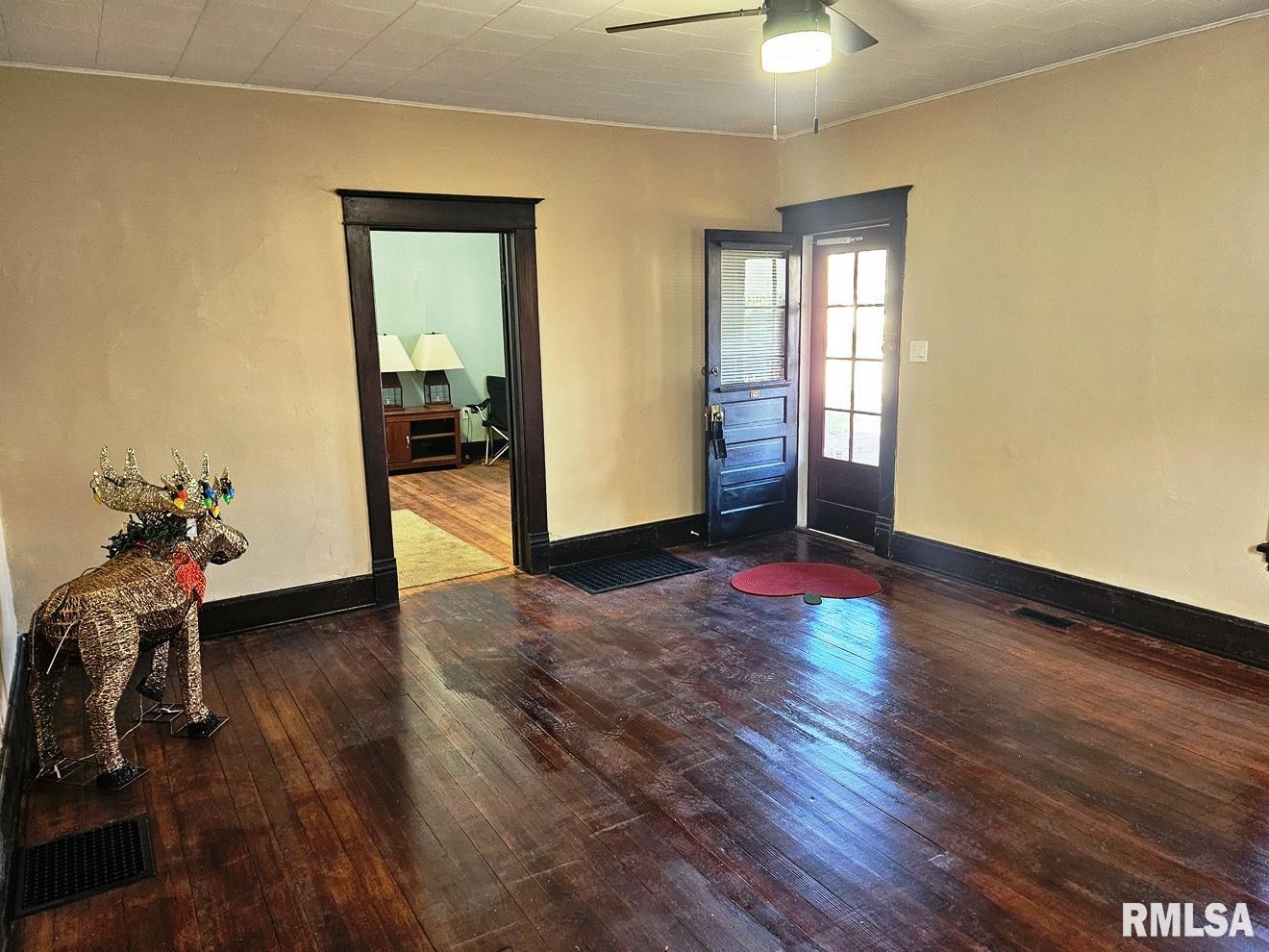 517 E 2ND SOUTH Street Carlinville IL