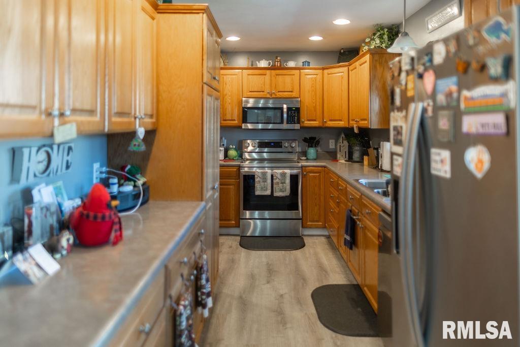 1035 LAWRENCE Drive Canton IL