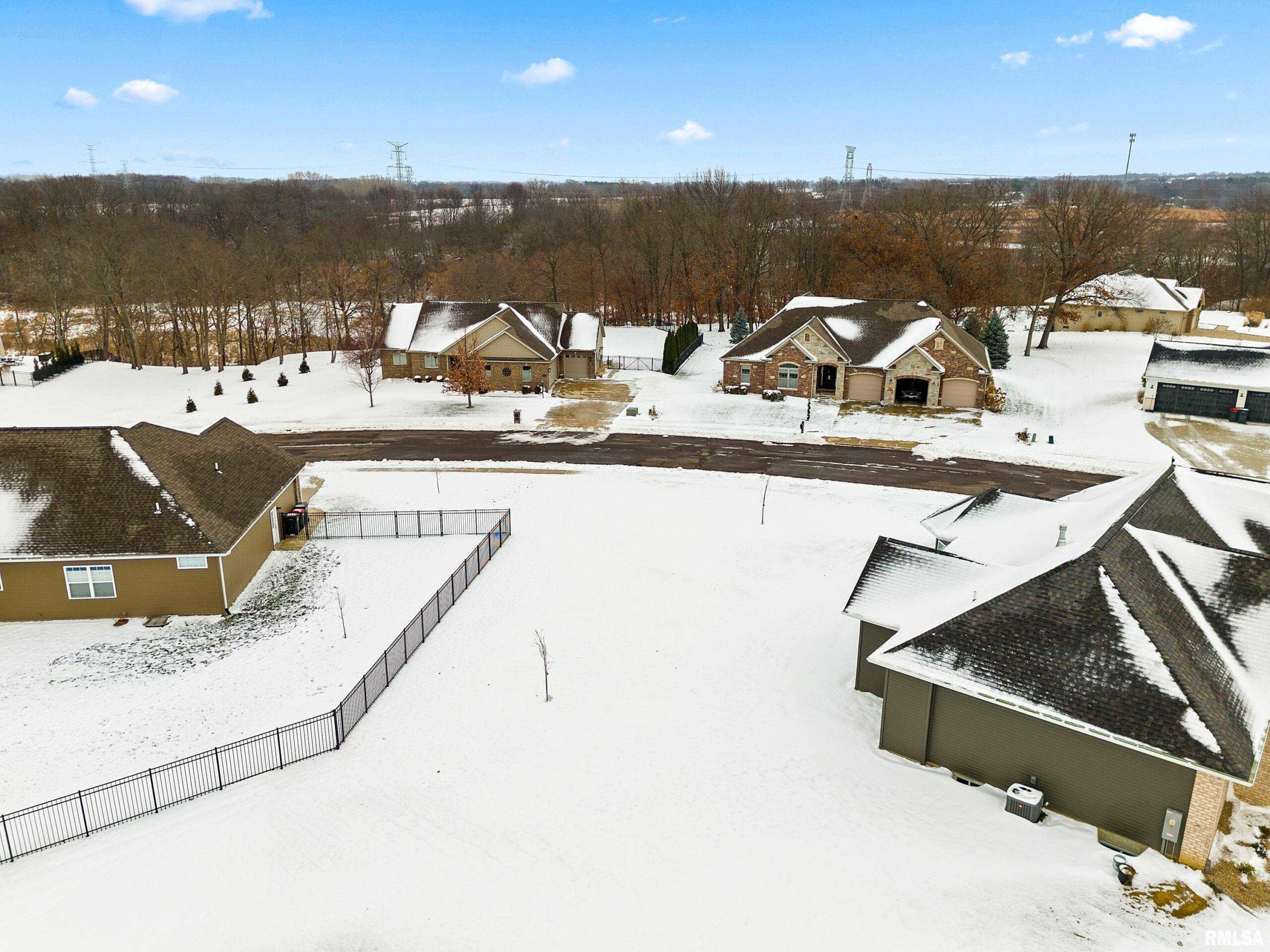 3735 GRANDVIEW Court Pekin IL