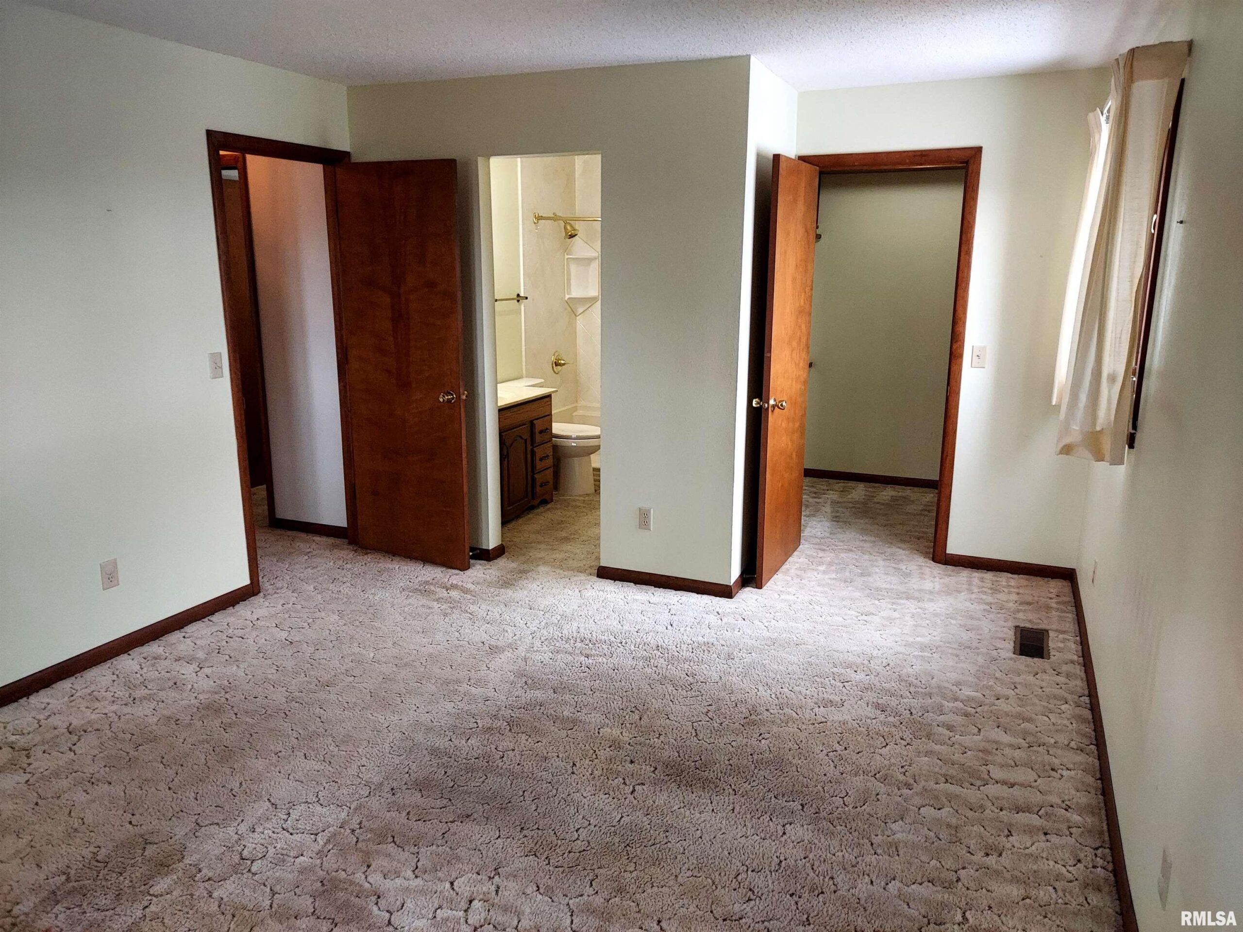 413 EVERGREEN Drive Macomb IL