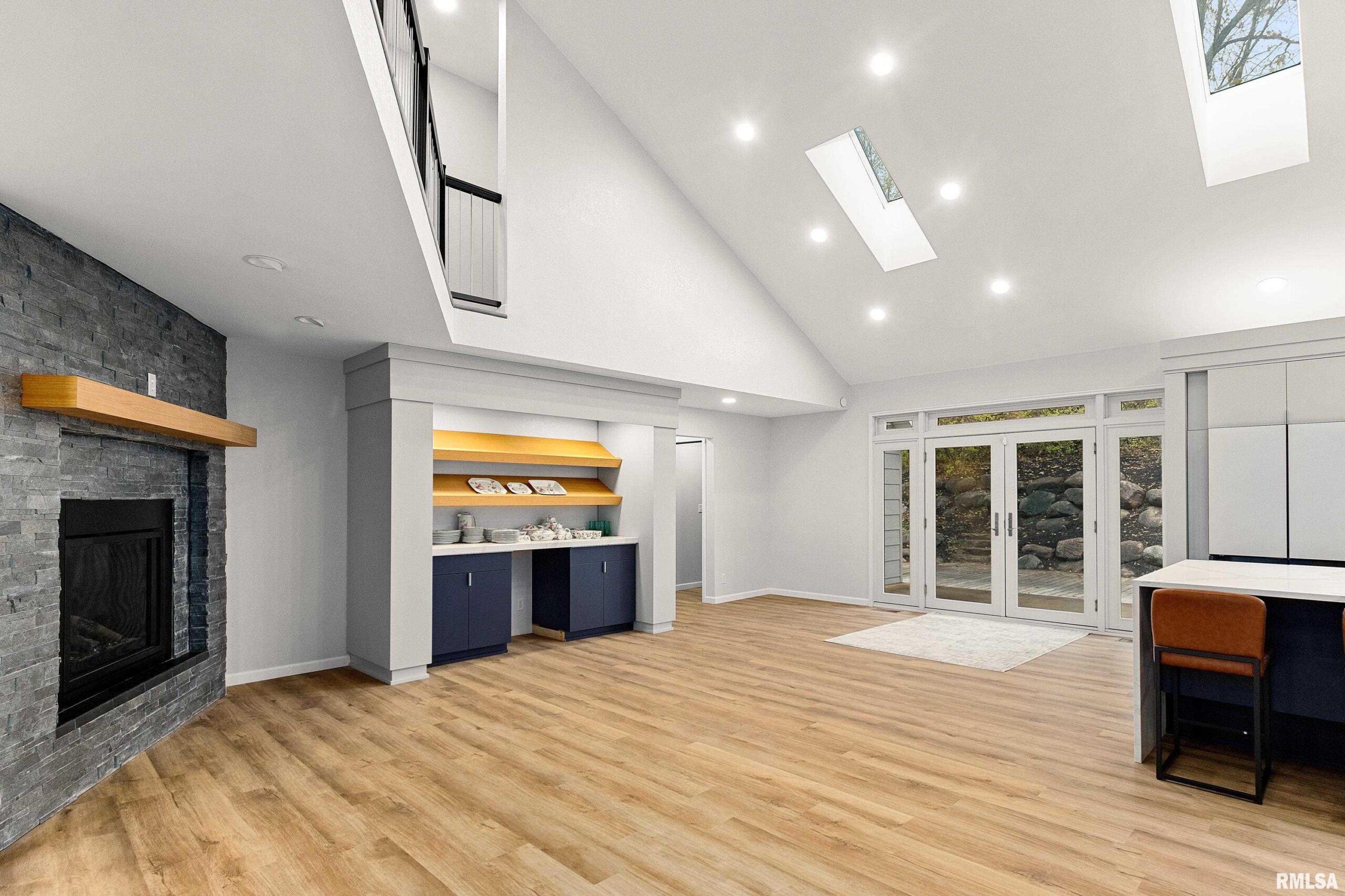 2211 SHERIDAN Road Pekin IL