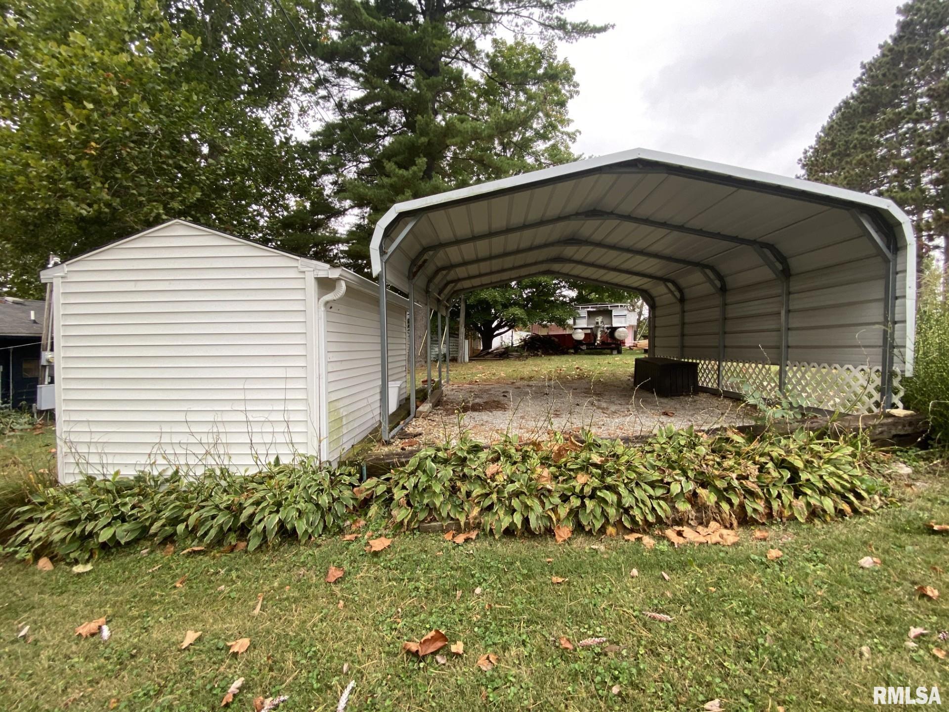 26 LAKE WARREN Drive Monmouth IL