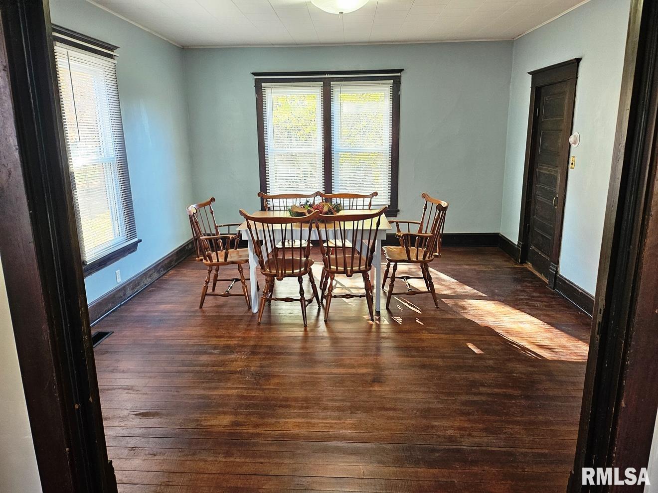 517 E 2ND SOUTH Street Carlinville IL