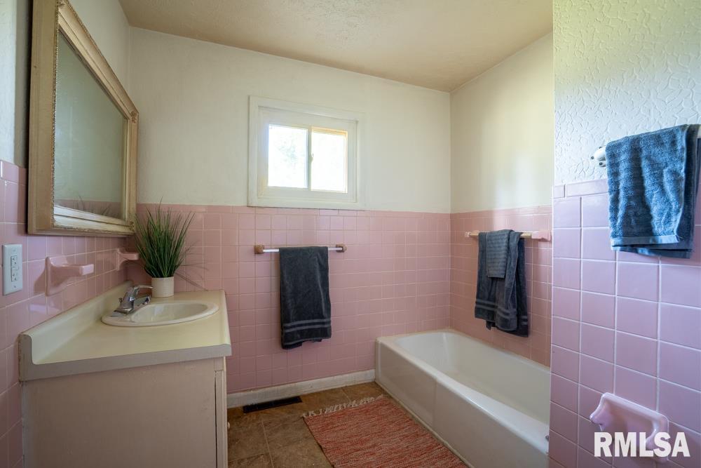 603 S MAPLE Street West Frankfort IL