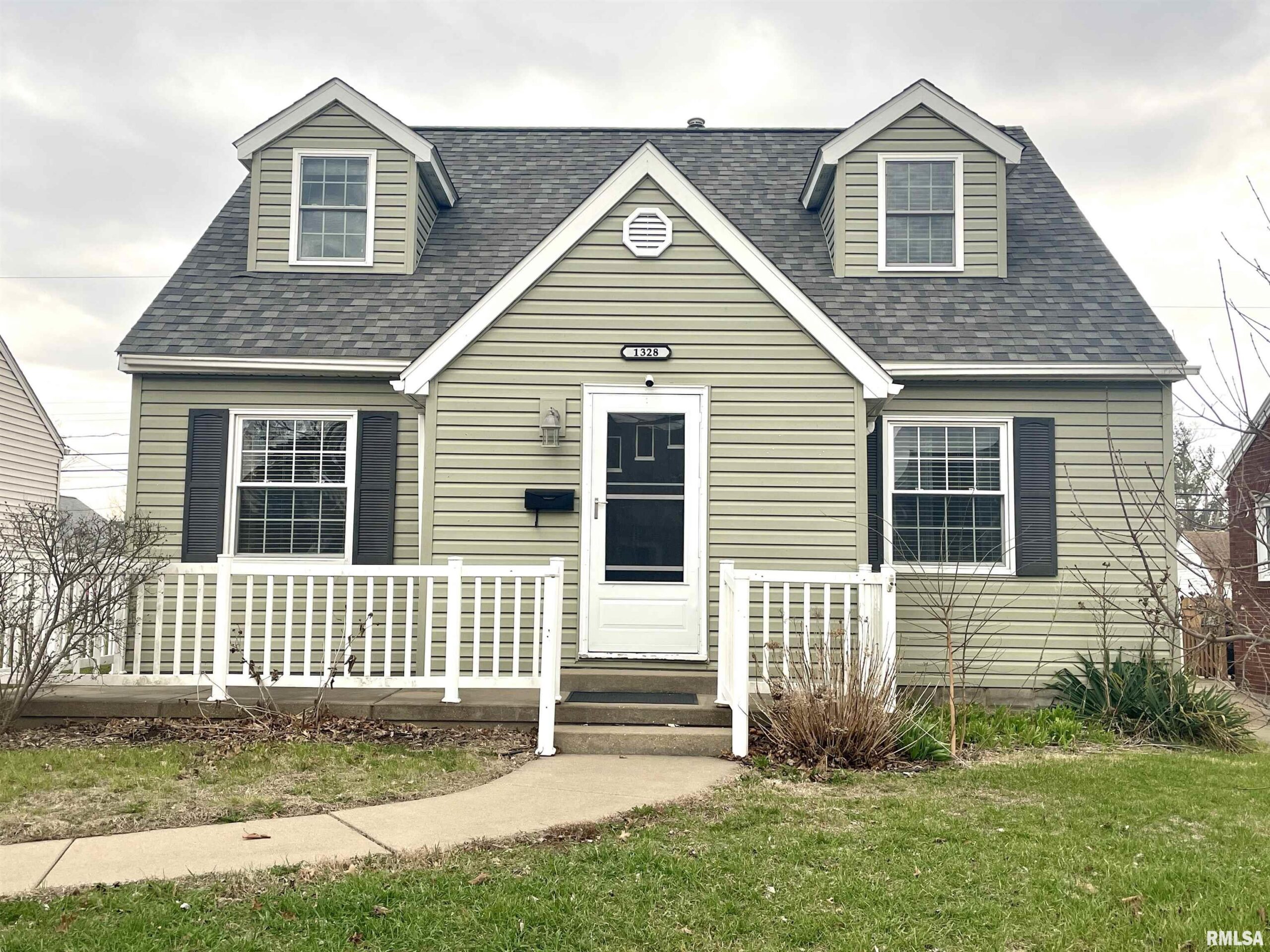 1328 W CIRCLE Road Peoria IL