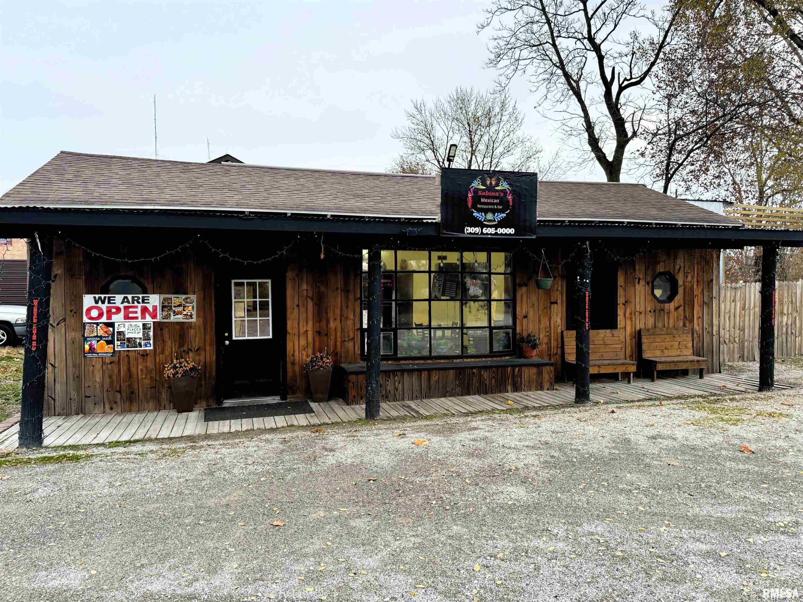 203 S OAK Street Bath IL