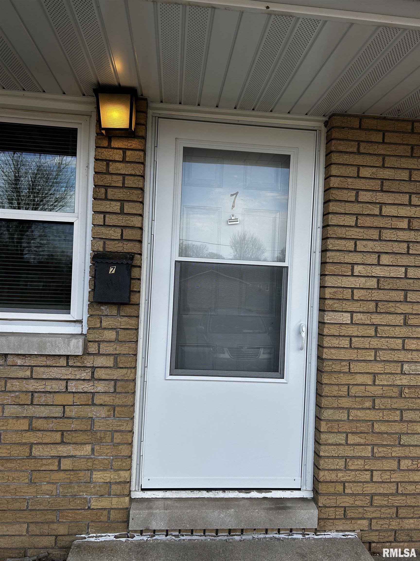 1102 OXFORD Street Pekin IL