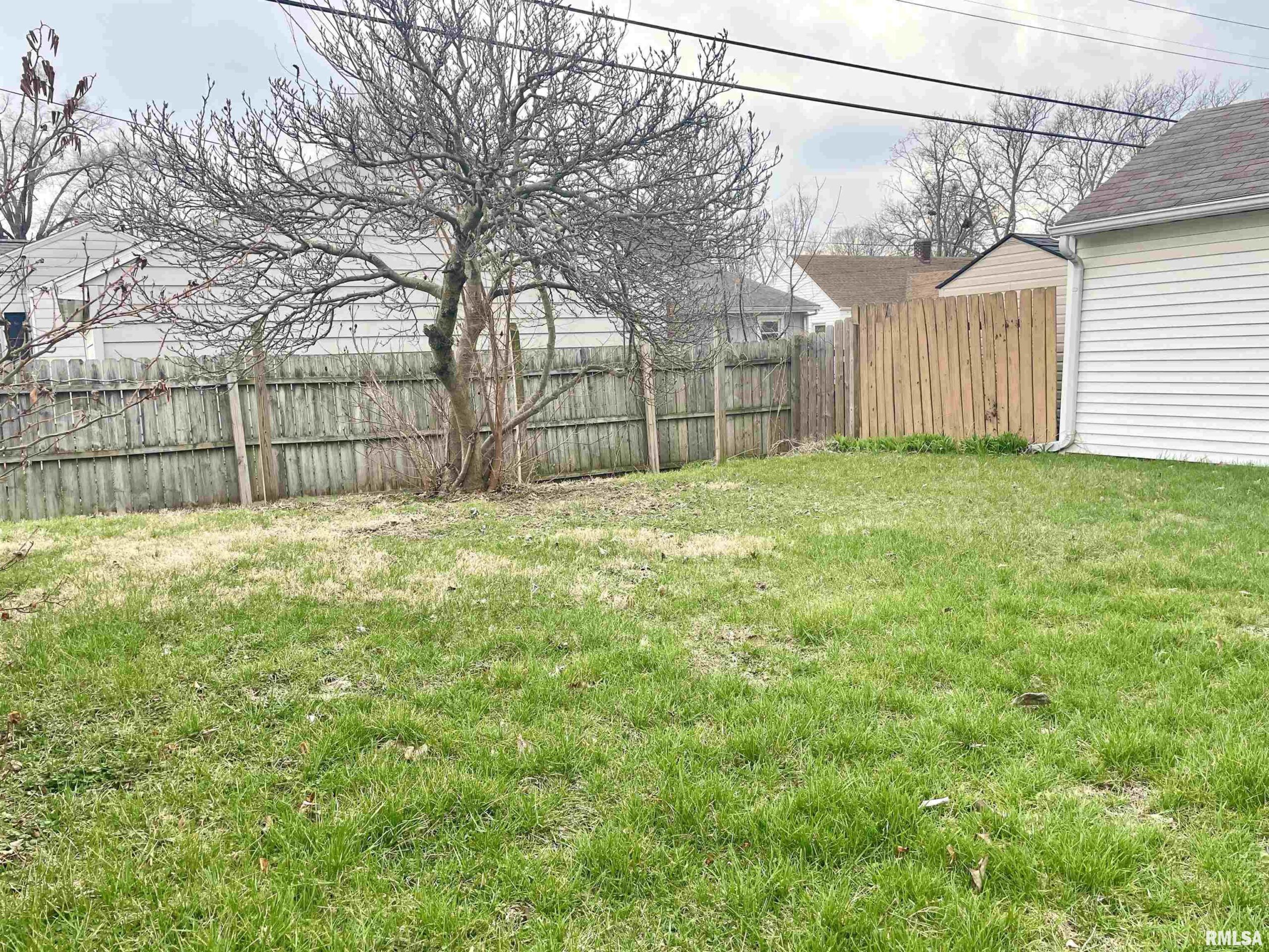 1328 W CIRCLE Road Peoria IL