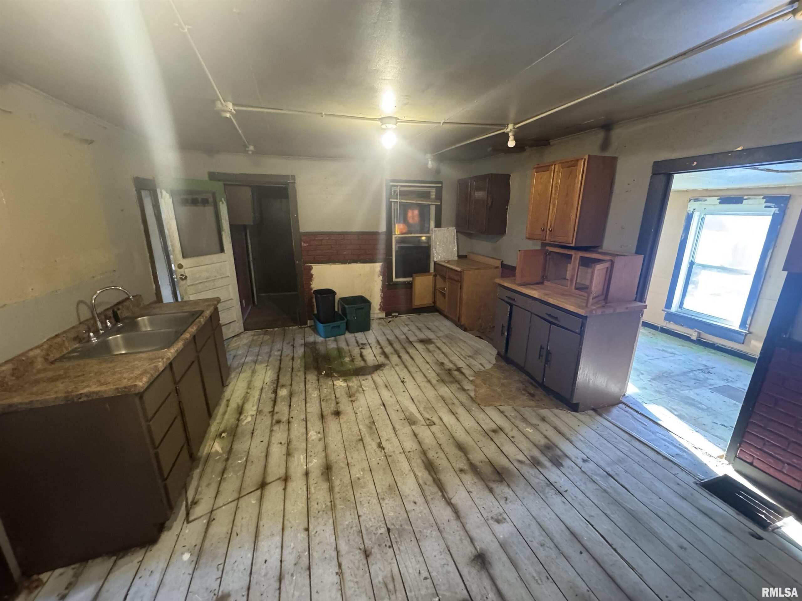 106 CHARLOTTE Street Pekin IL