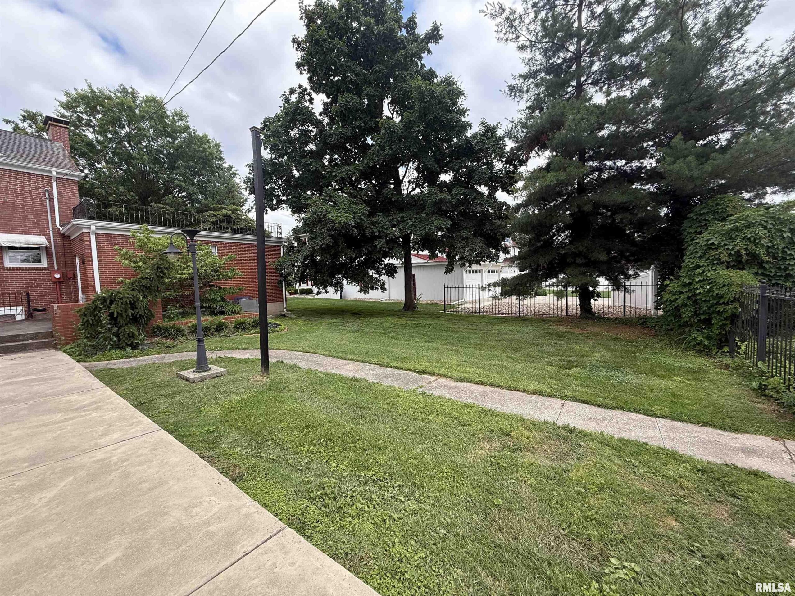 215 3RD Street Carmi IL