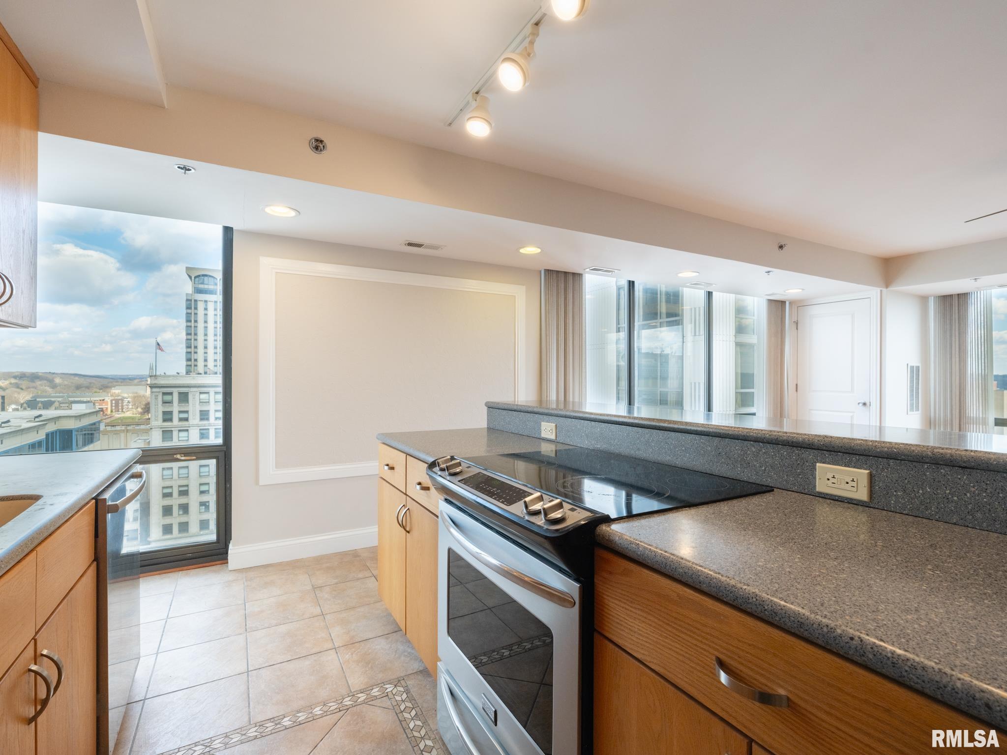 125 SW JEFFERSON Street Peoria IL