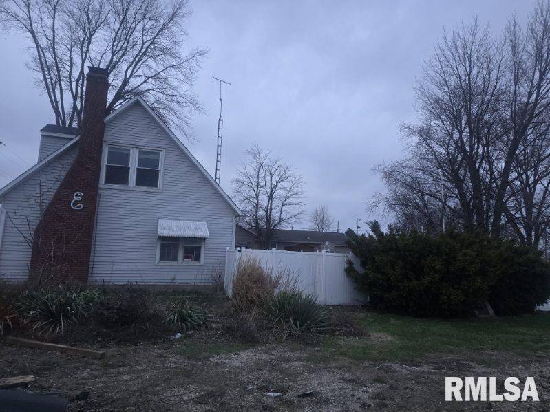 101 W OAK Street Broadwell IL