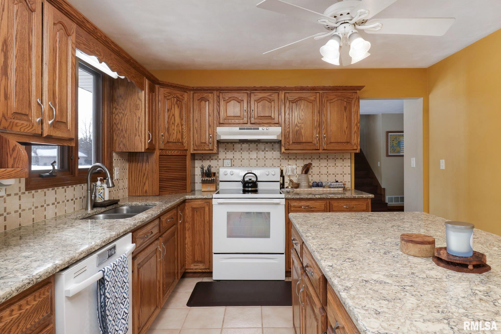 1404 DOWNING Court Tremont IL