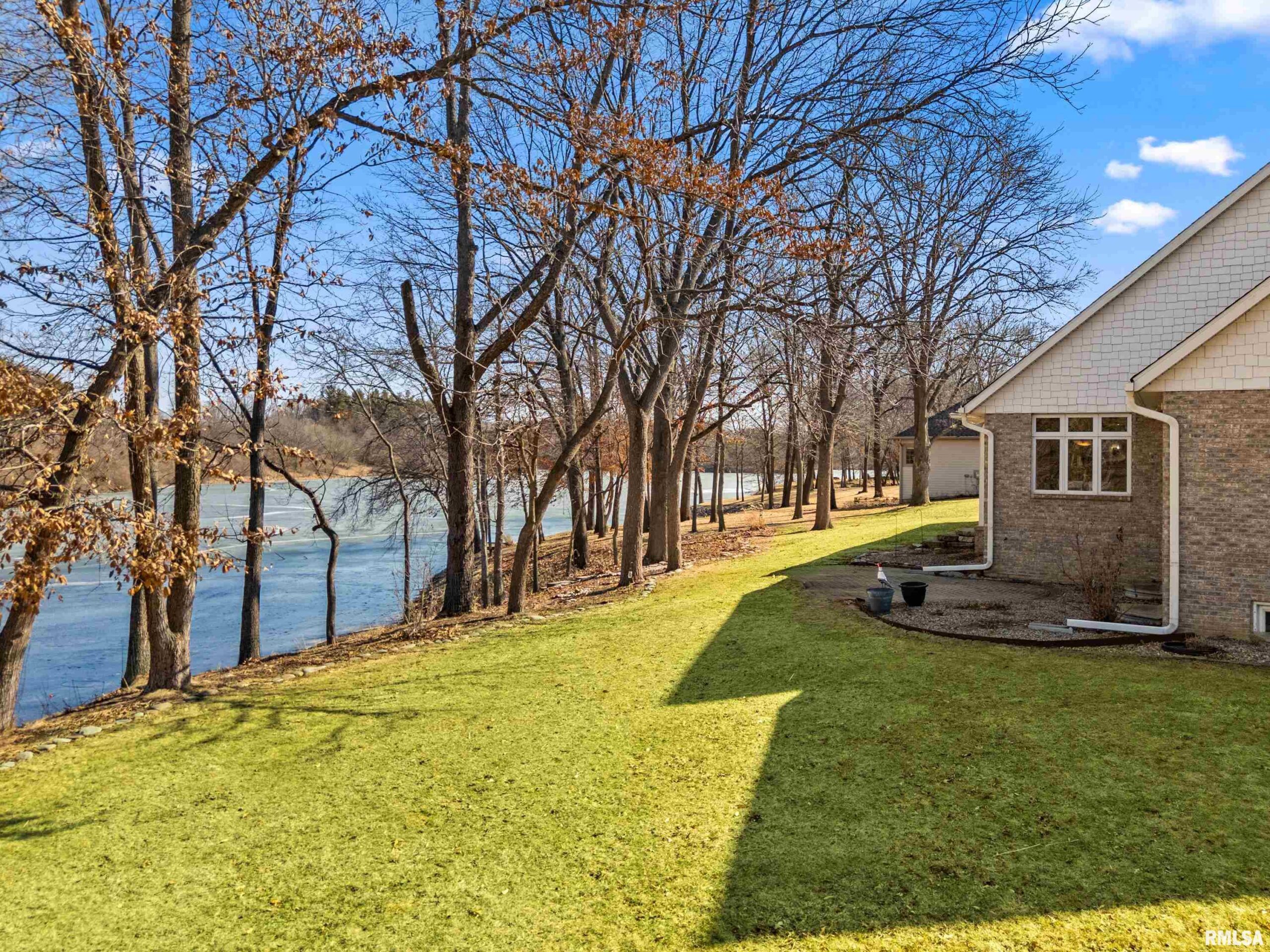 1828 WINGED FOOT Drive Pekin IL