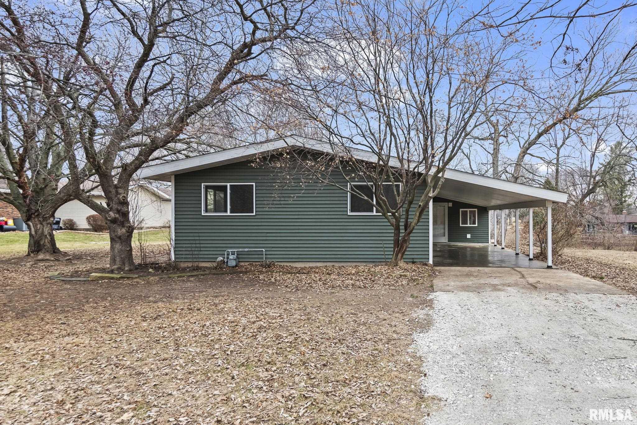 636 LINDEN Point Petersburg IL