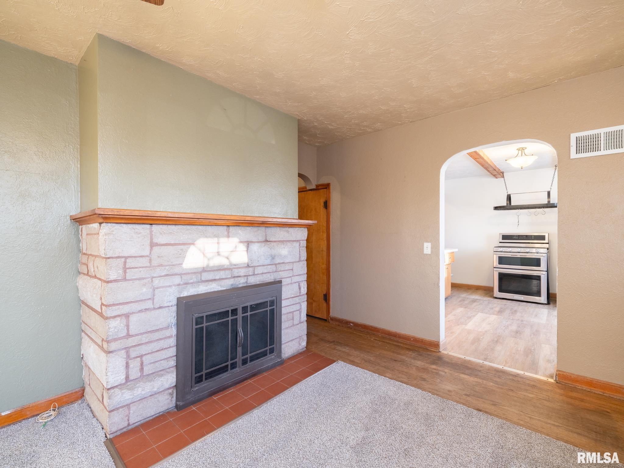 1200 S 9TH Street Pekin IL