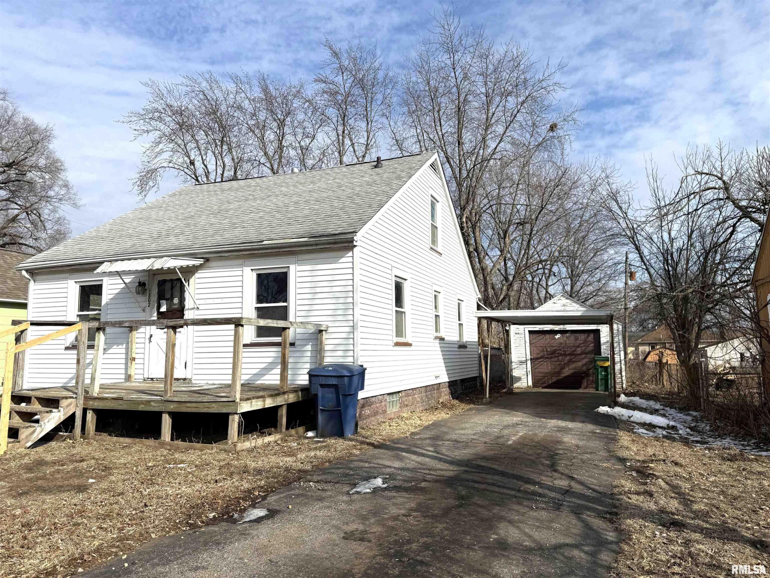 1802 QUAKER Street Pekin IL