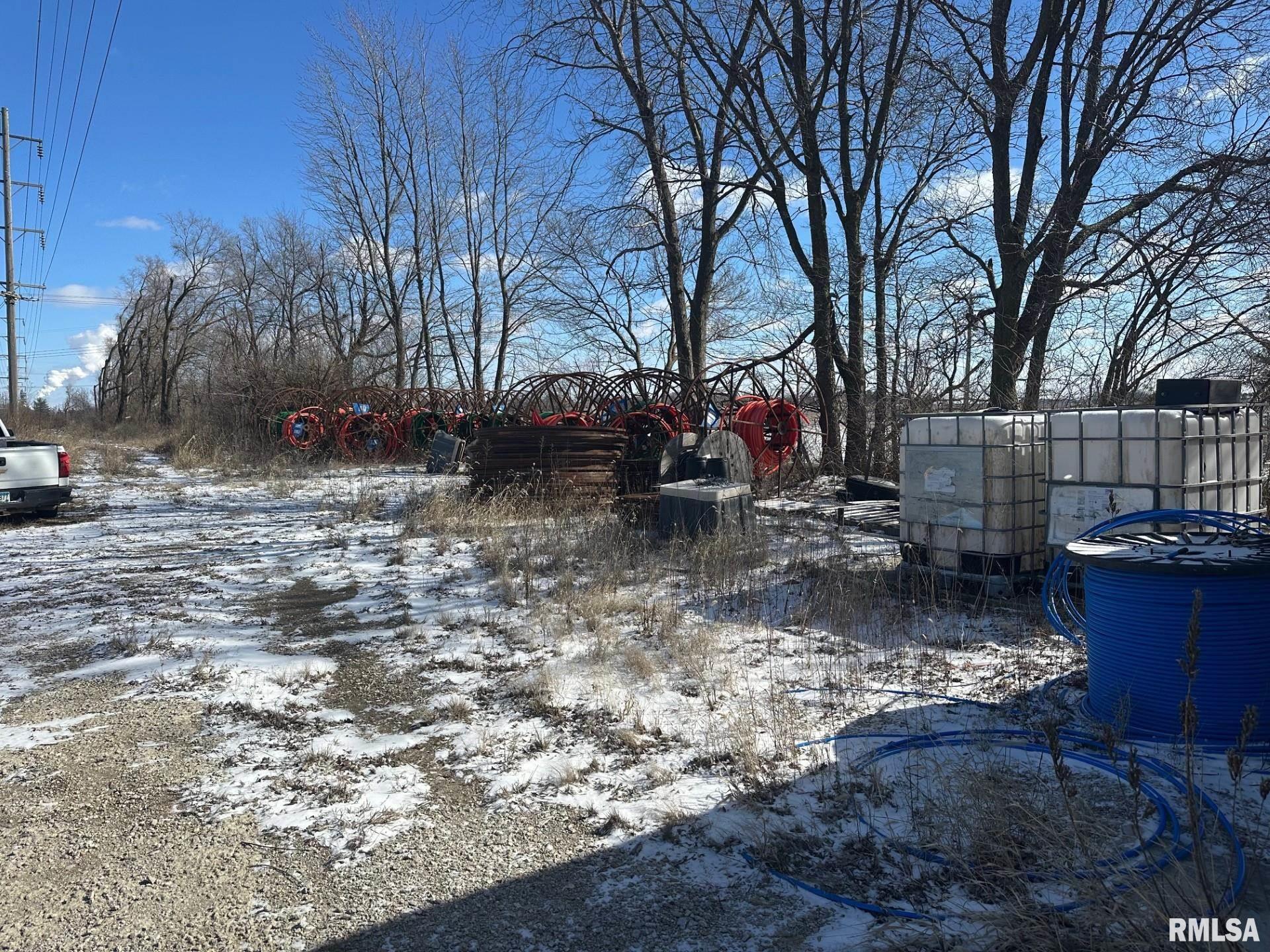 2548 E State Route 104 Pawnee IL