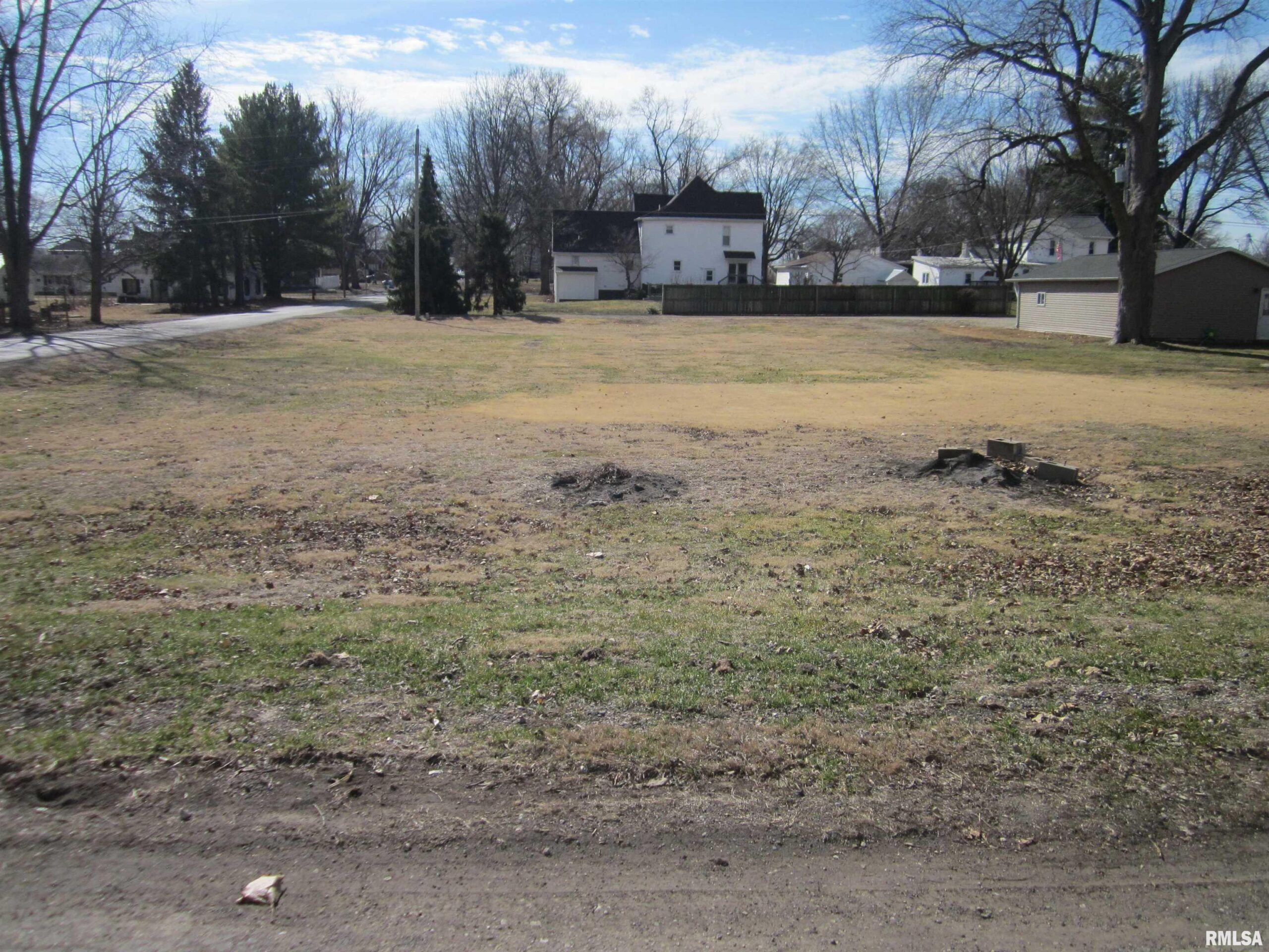 715 E HIGH Street Mason City IL