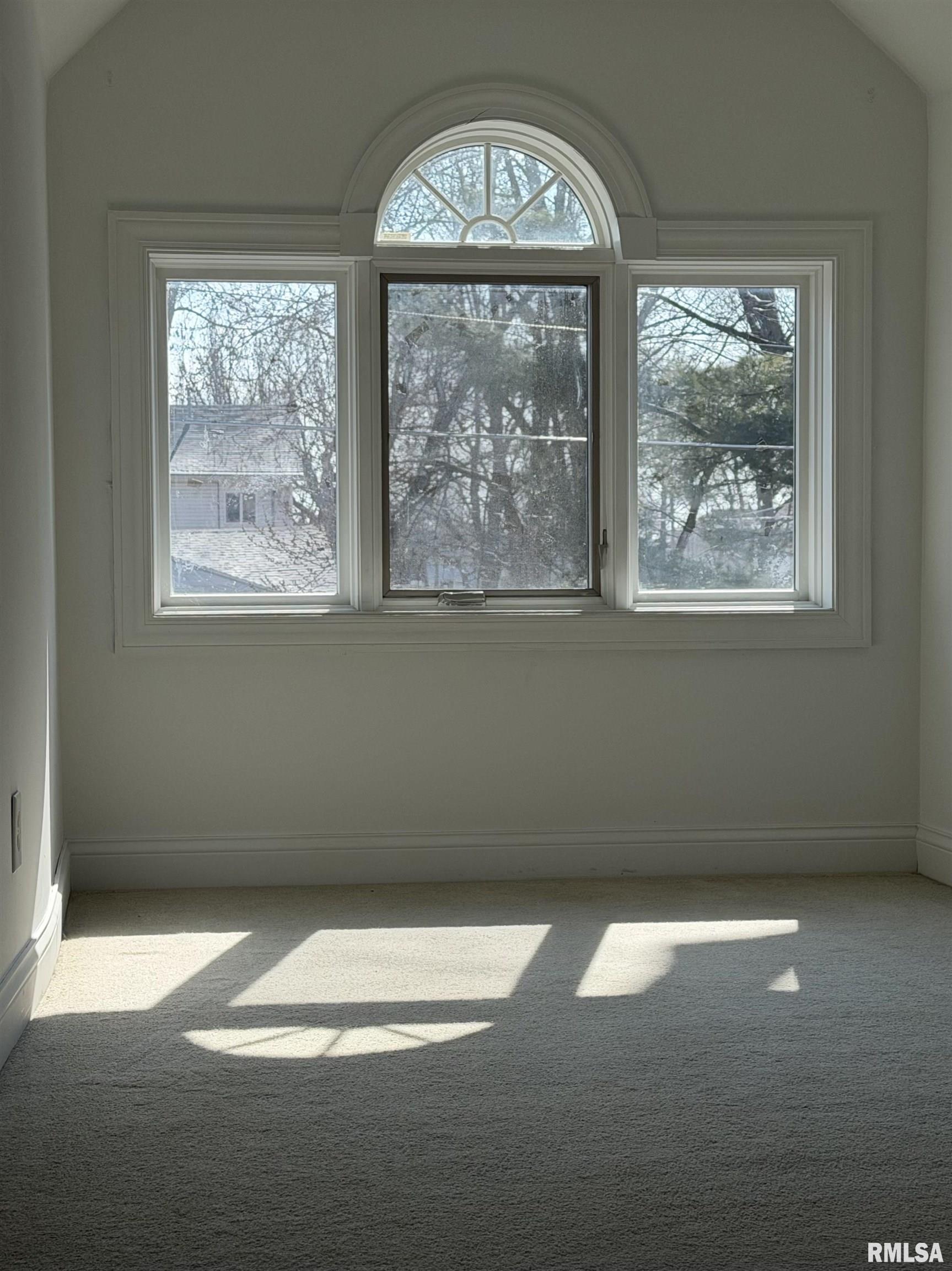 121 E COURT Street Farmington IL