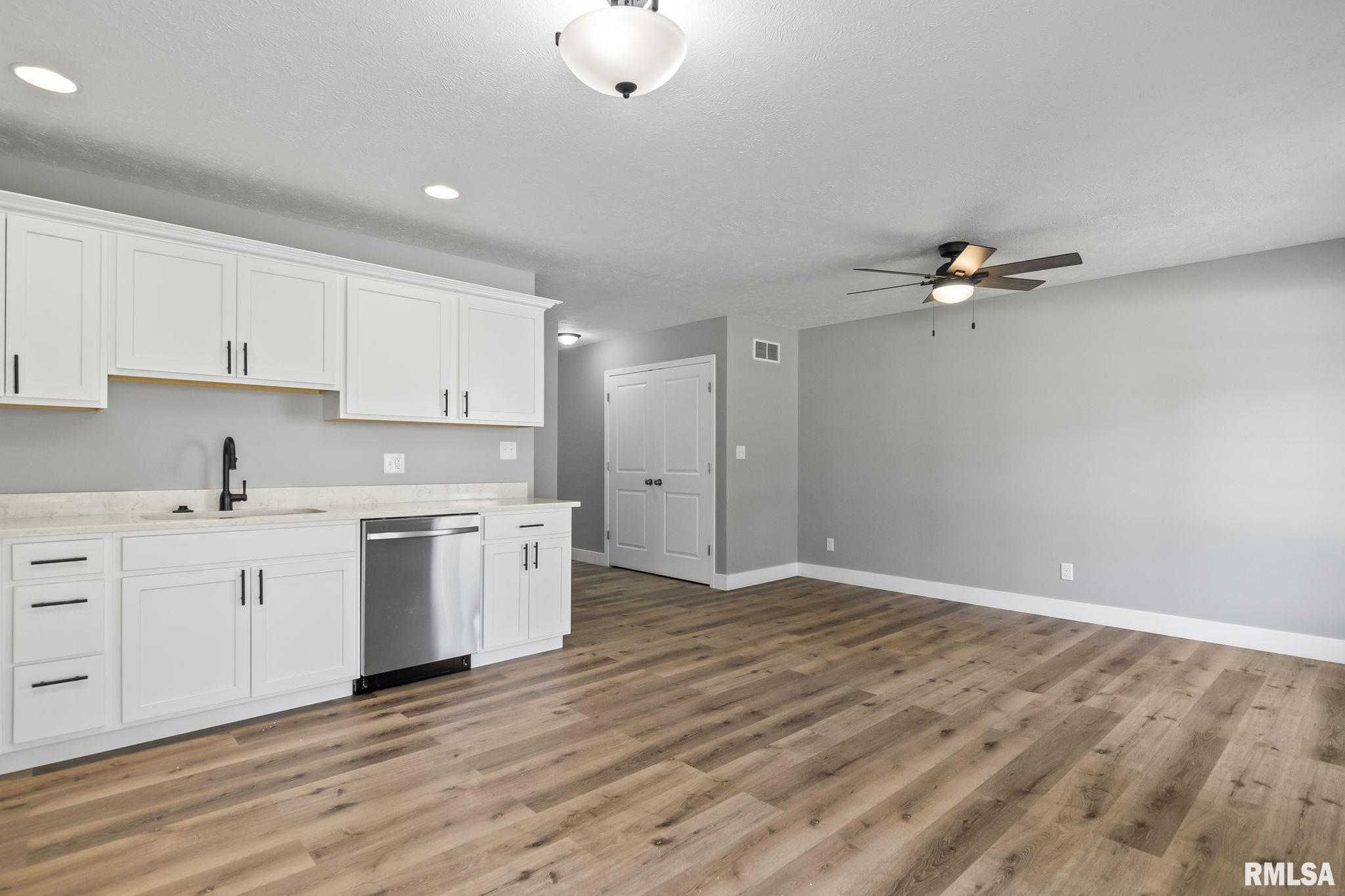 397 W MAIN Street Williamsville IL