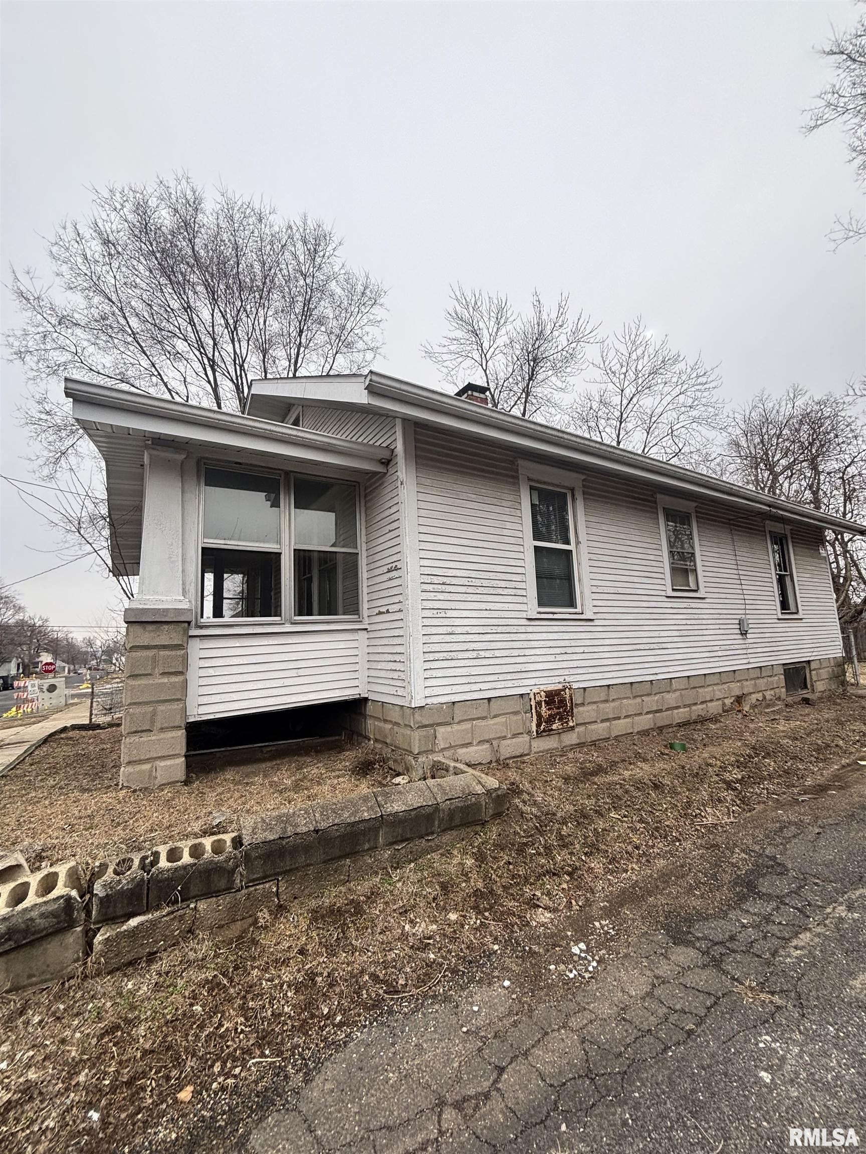 1828 W LATROBE Street Peoria IL