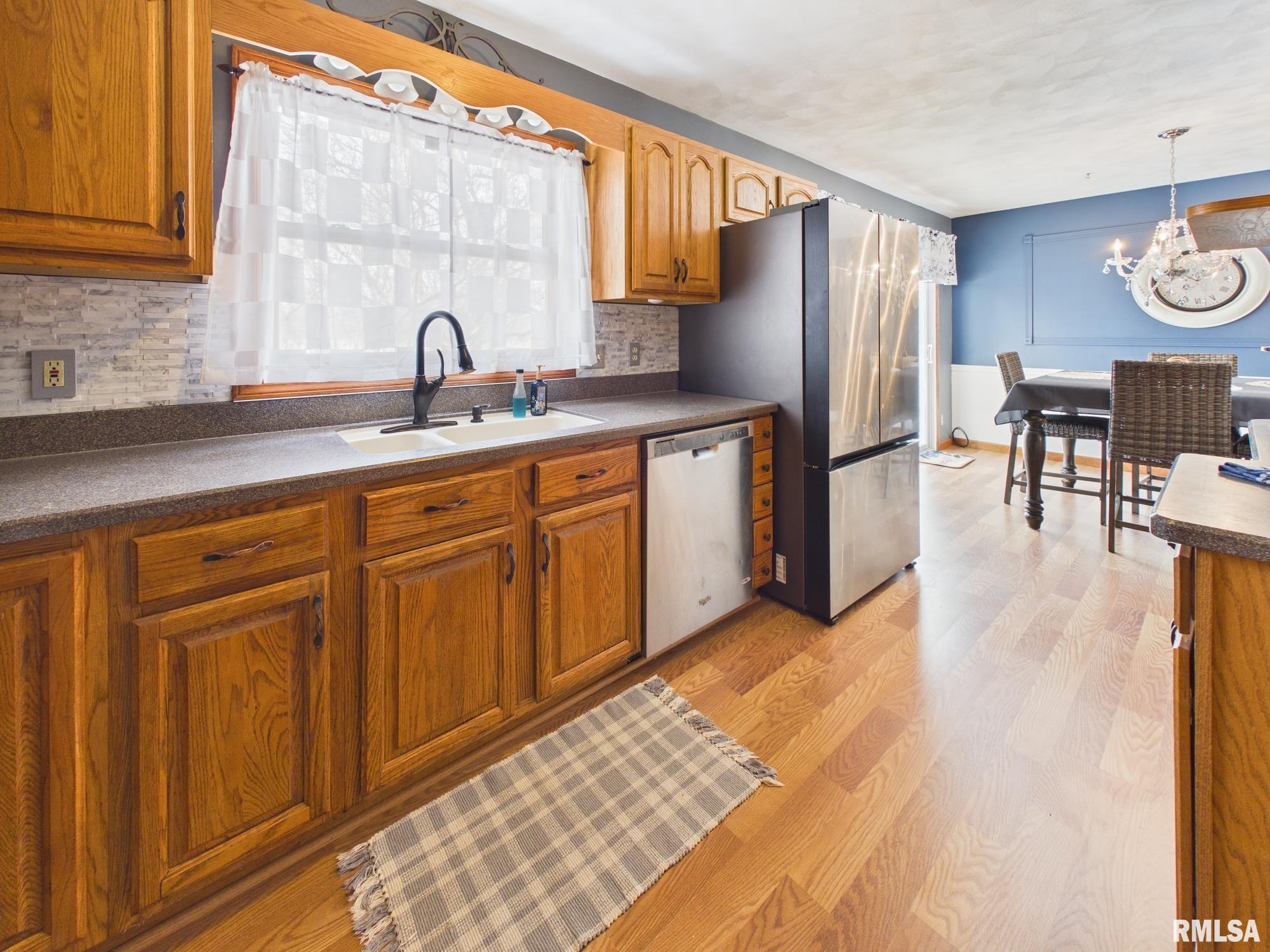 1623 Village Green Road Petersburg IL