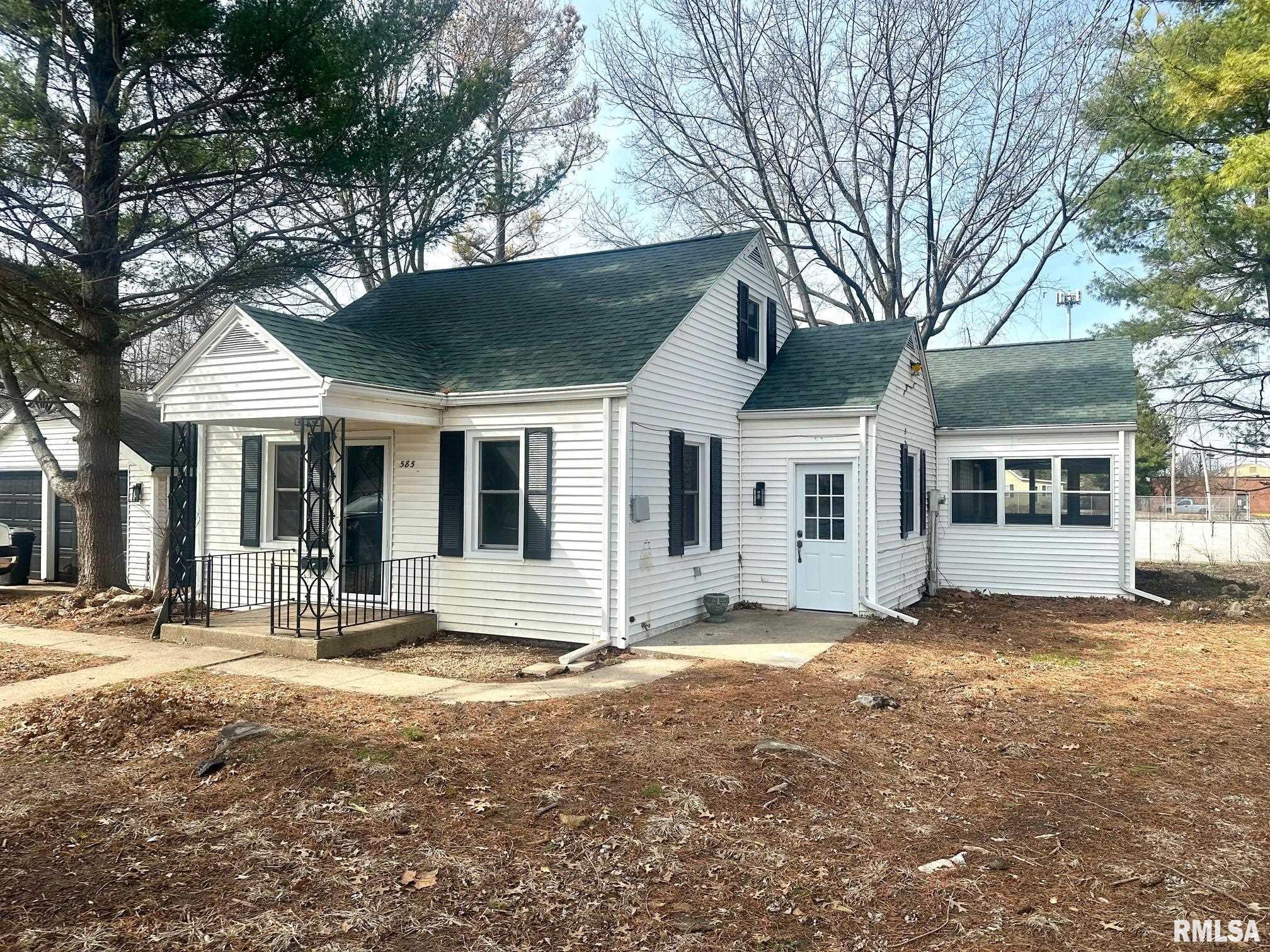 585 CHERRY Street Jacksonville IL