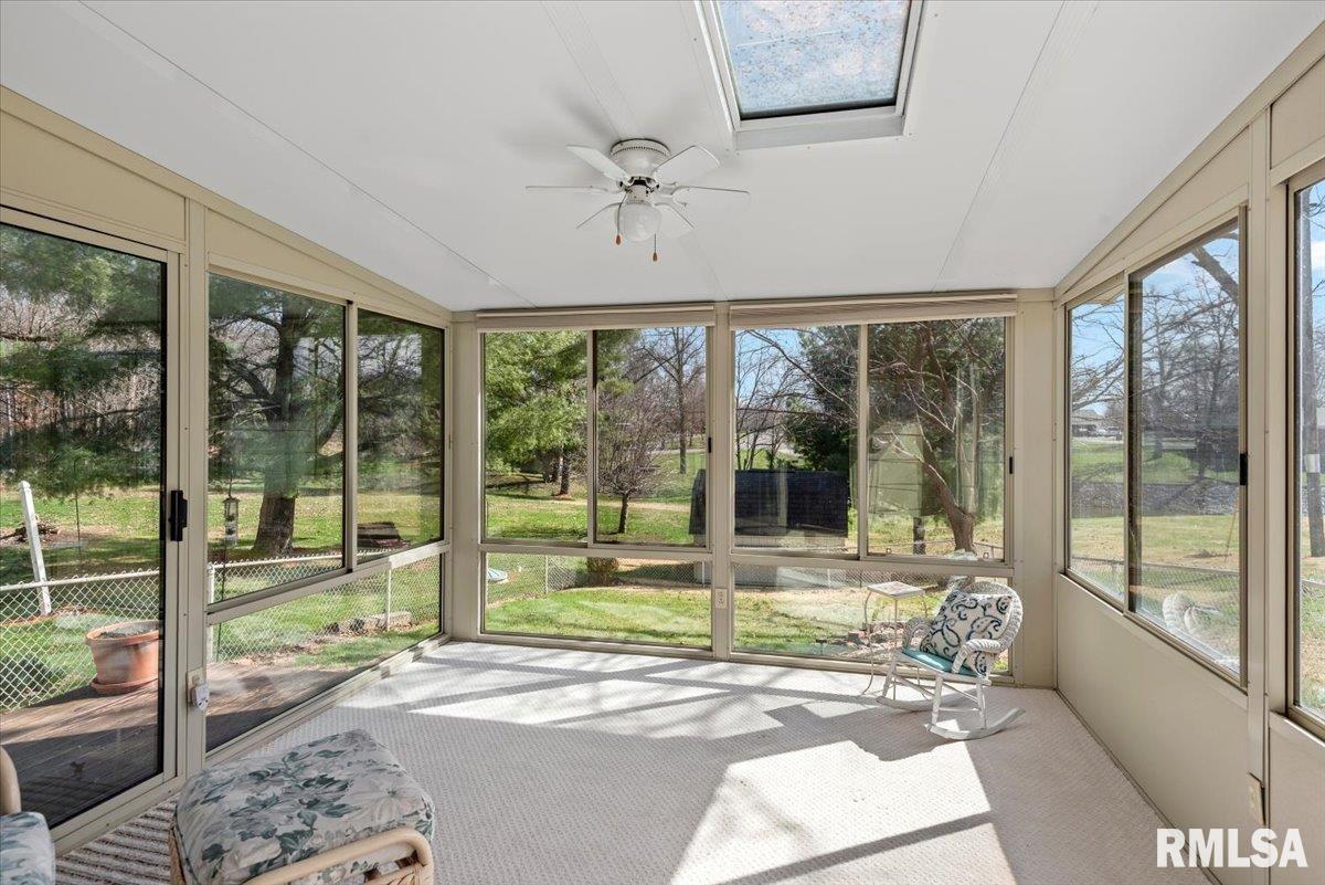 2 LINDA Lane Taylorville IL