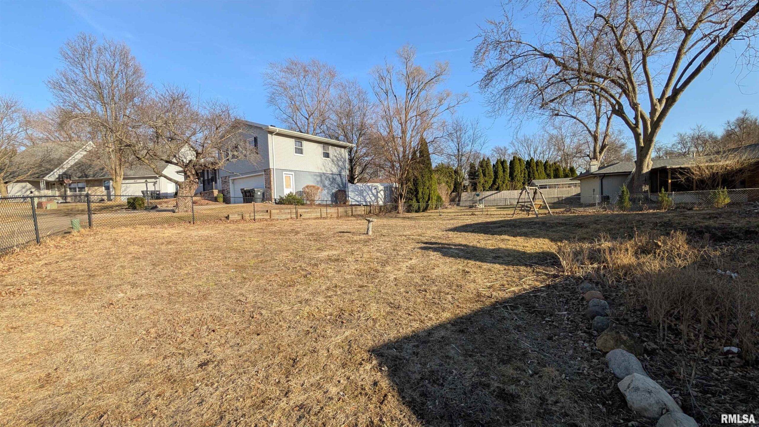 2115 SUNSET Drive Pekin IL